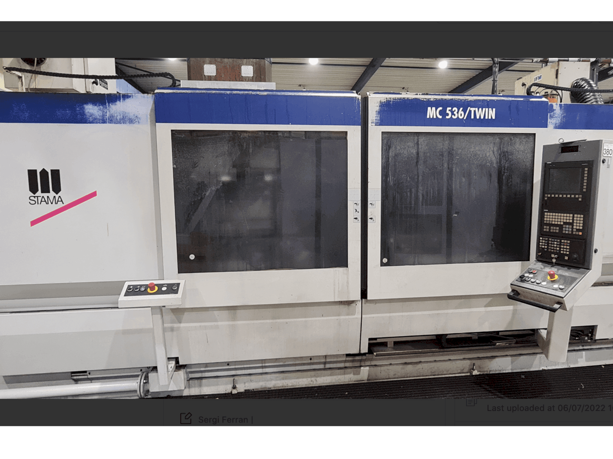 Čelní pohled na STAMA MC536/Twin stroj