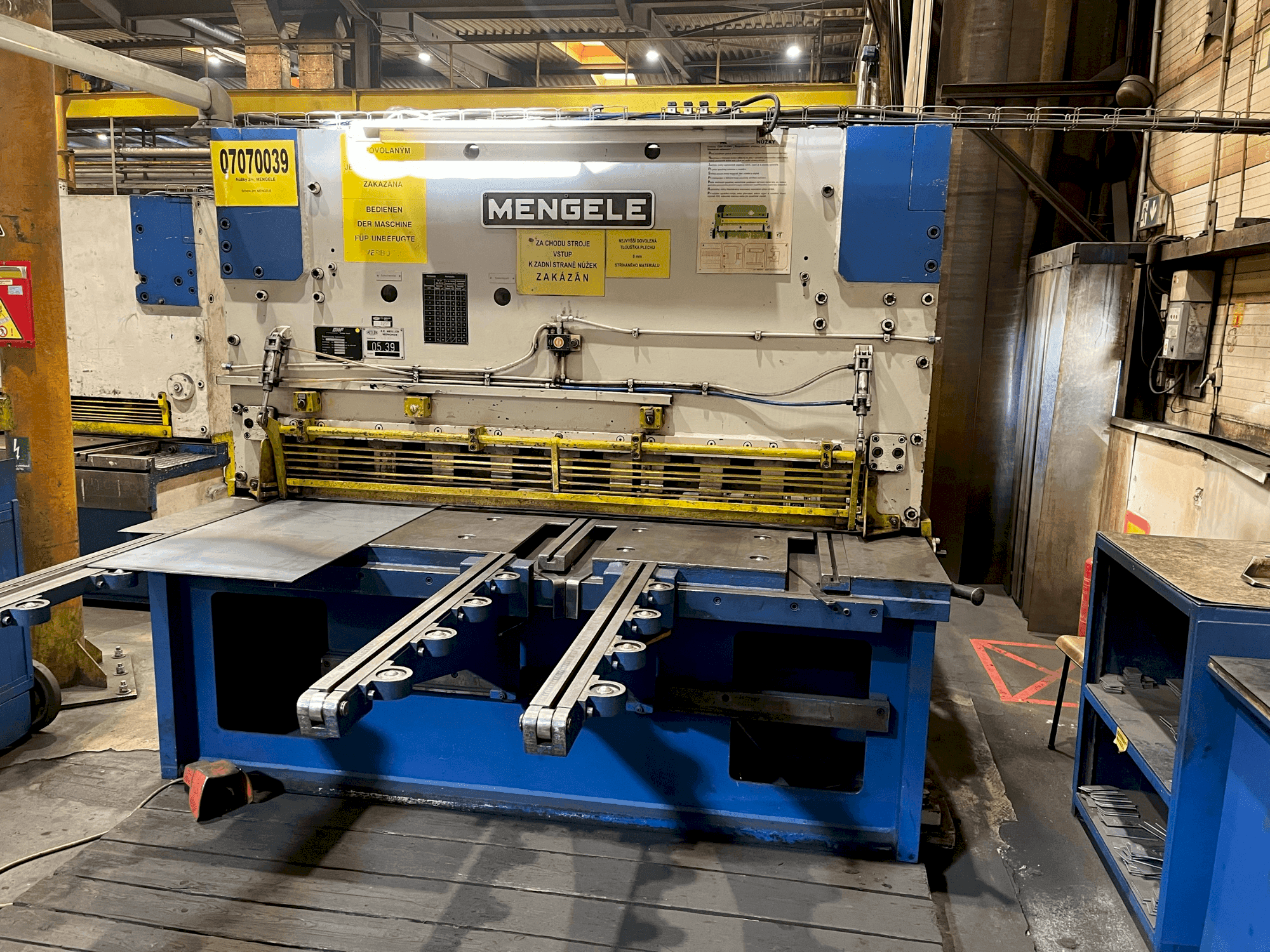 Čelní pohled na MENGELE S16-2000 stroj