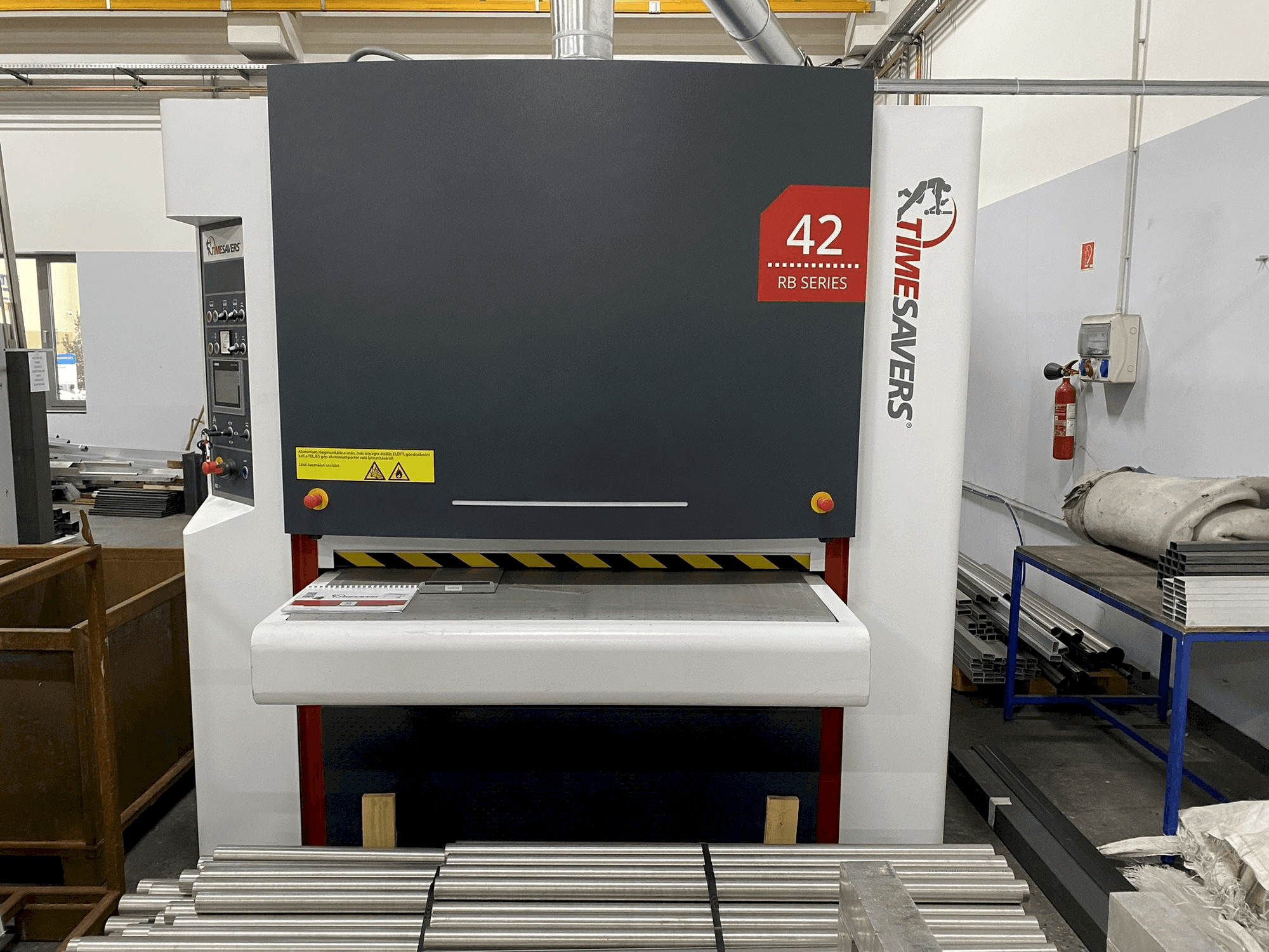 Čelní pohled na TIMESAVERS 42-SERIE-1350-WRB stroj