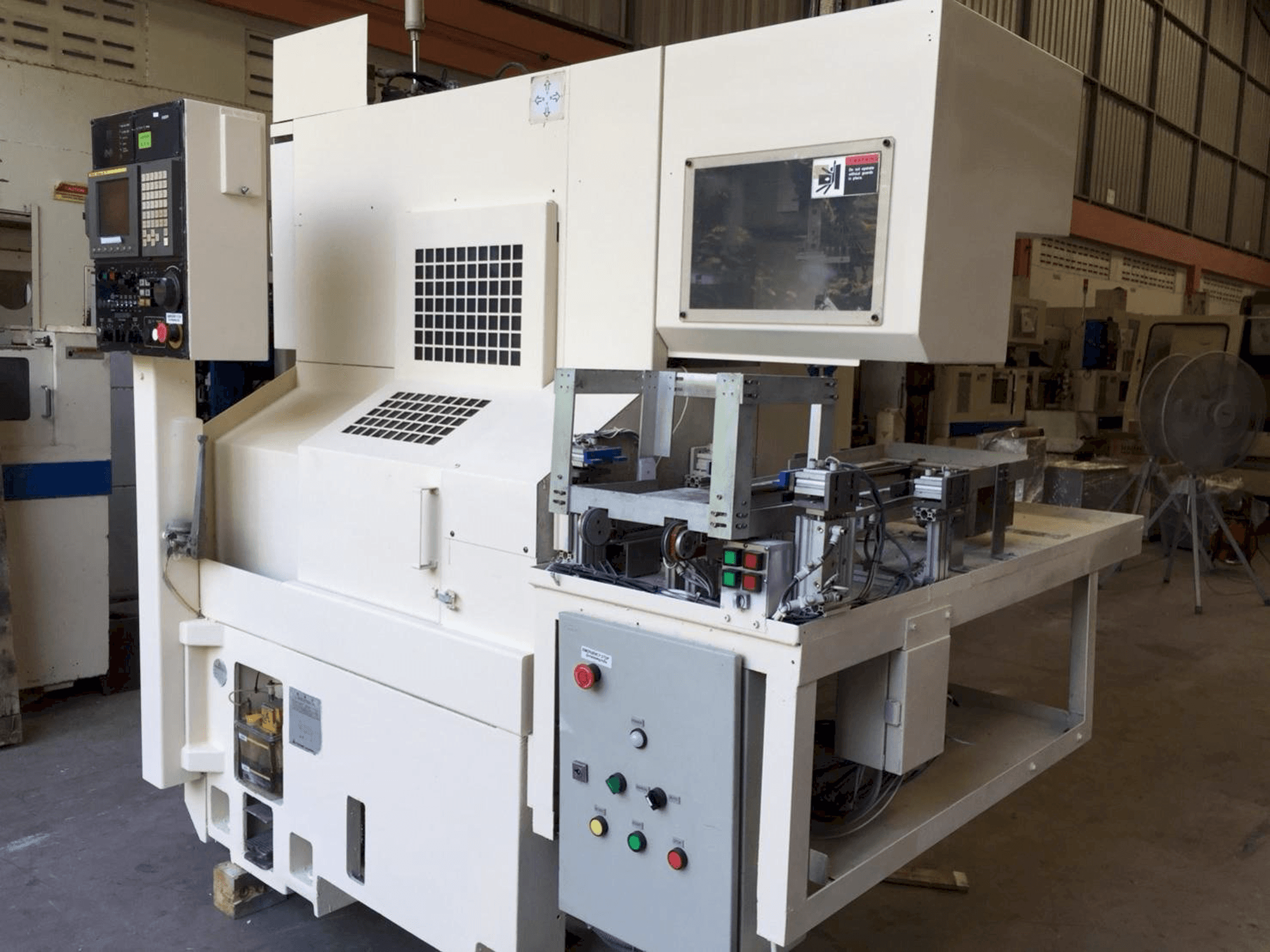 Čelní pohled na WASINO G-05 stroj