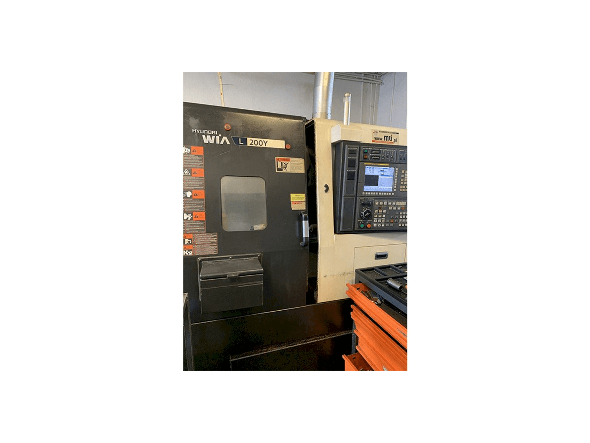 Čelní pohled na Hyundai Wia L200Y stroj