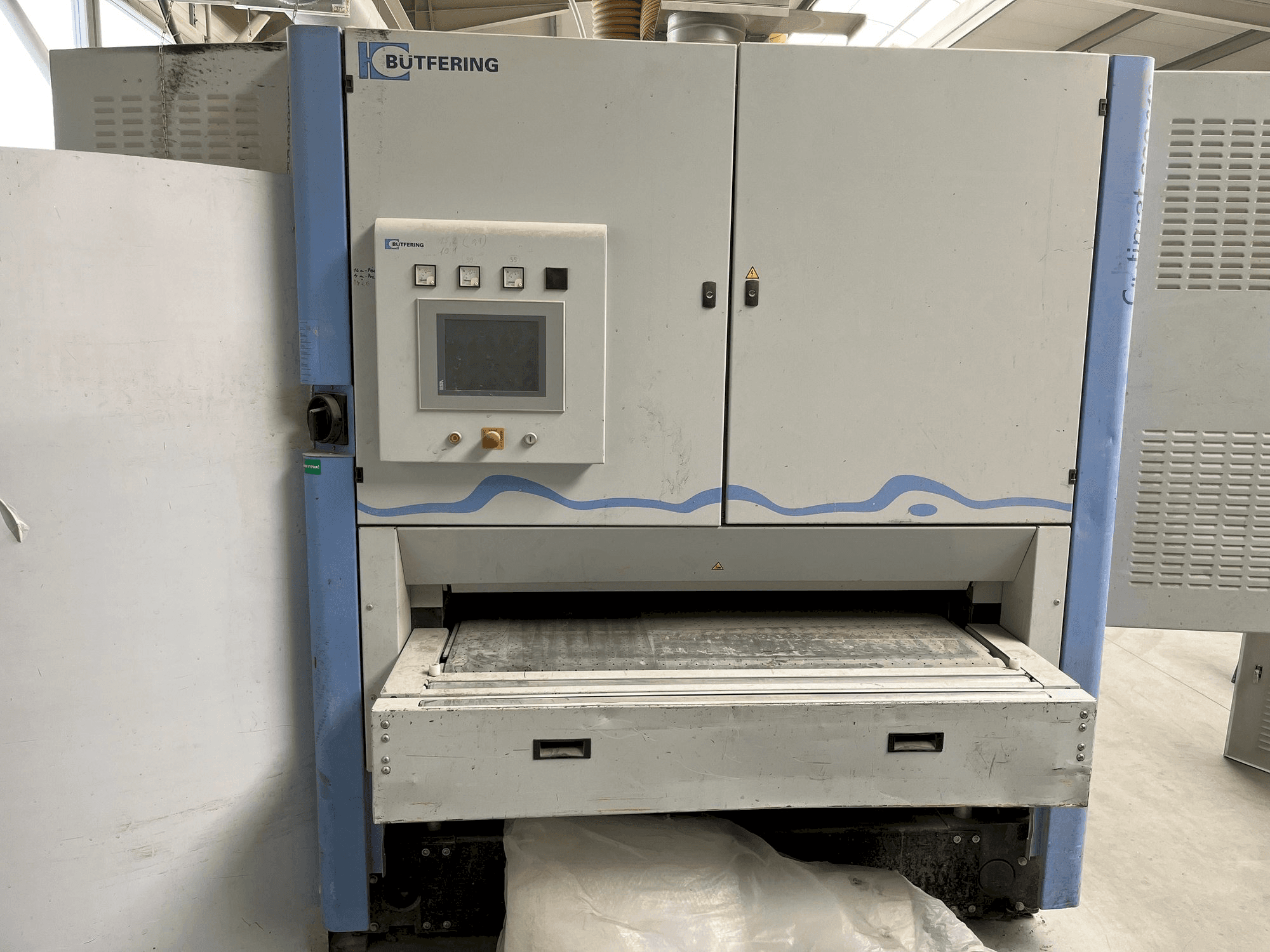 Čelní pohled na BUTFERING OPTIMAT SCO313 MRR stroj