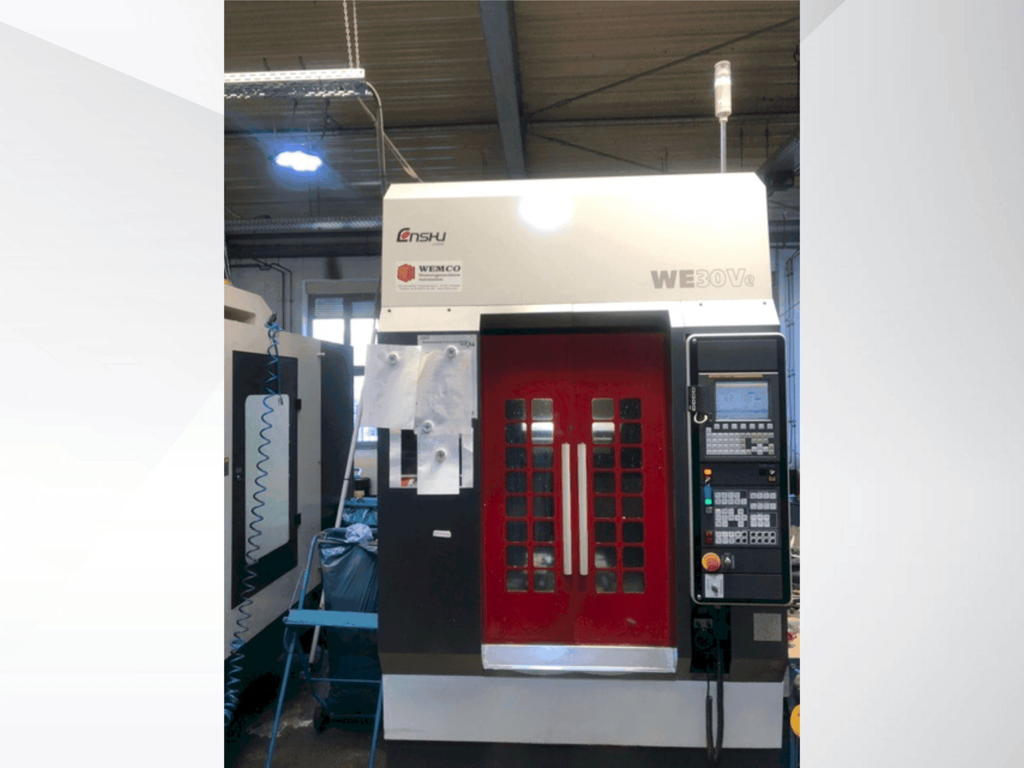 Čelní pohled na Enshu WE30Ve stroj