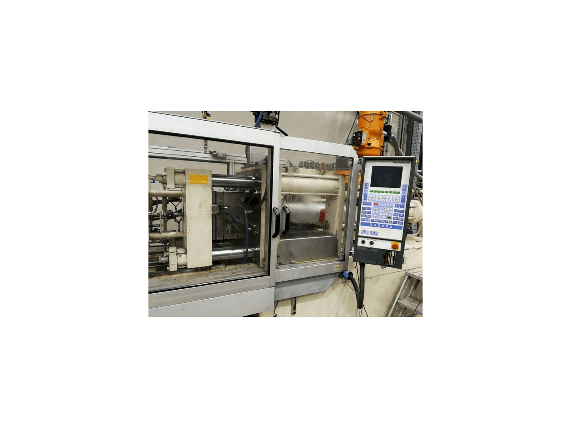 Čelní pohled na Krauss Maffei 80/340 C1 stroj