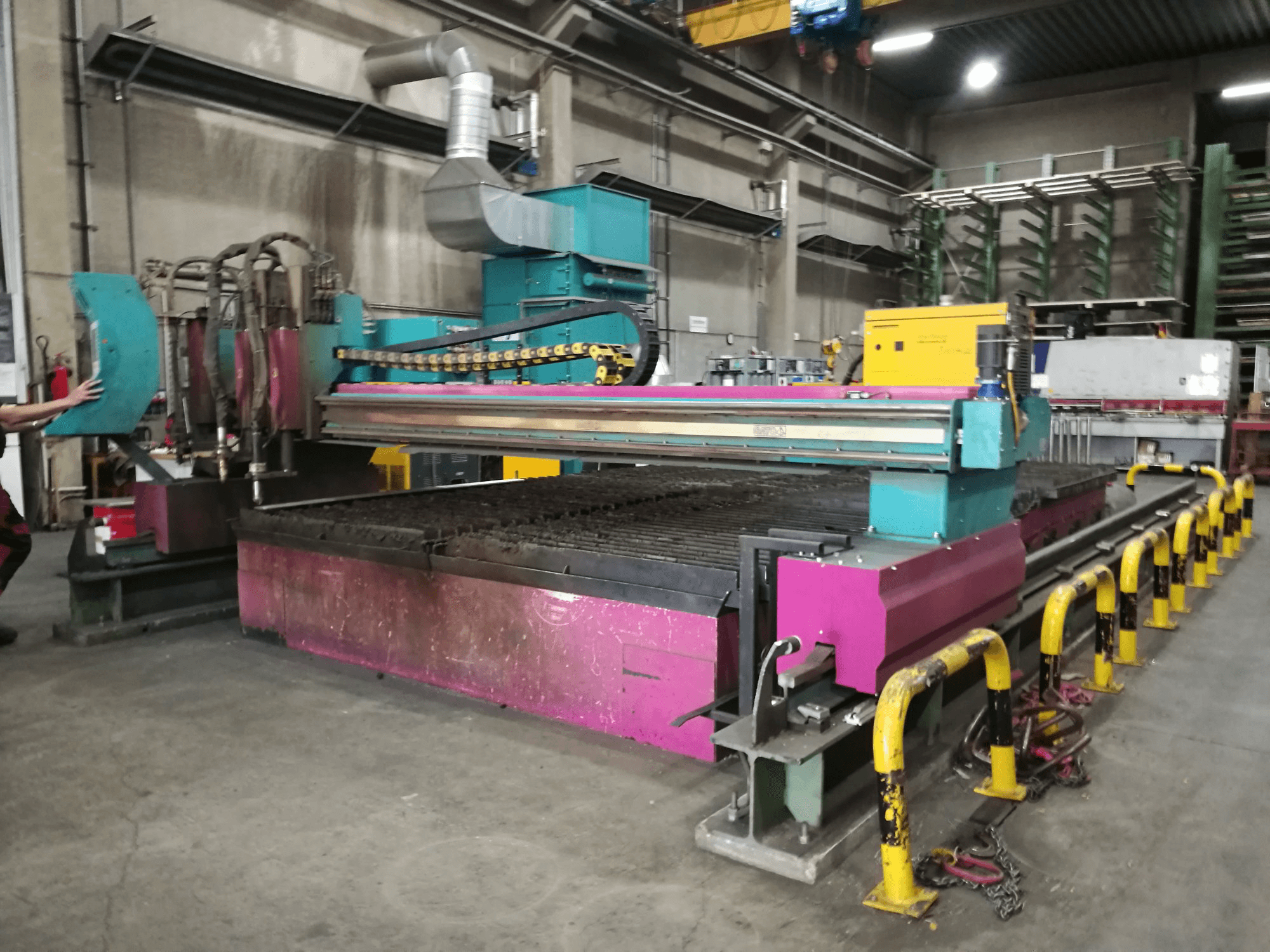 Pravý pohled na SATO SATRONIK LS3500 stroj