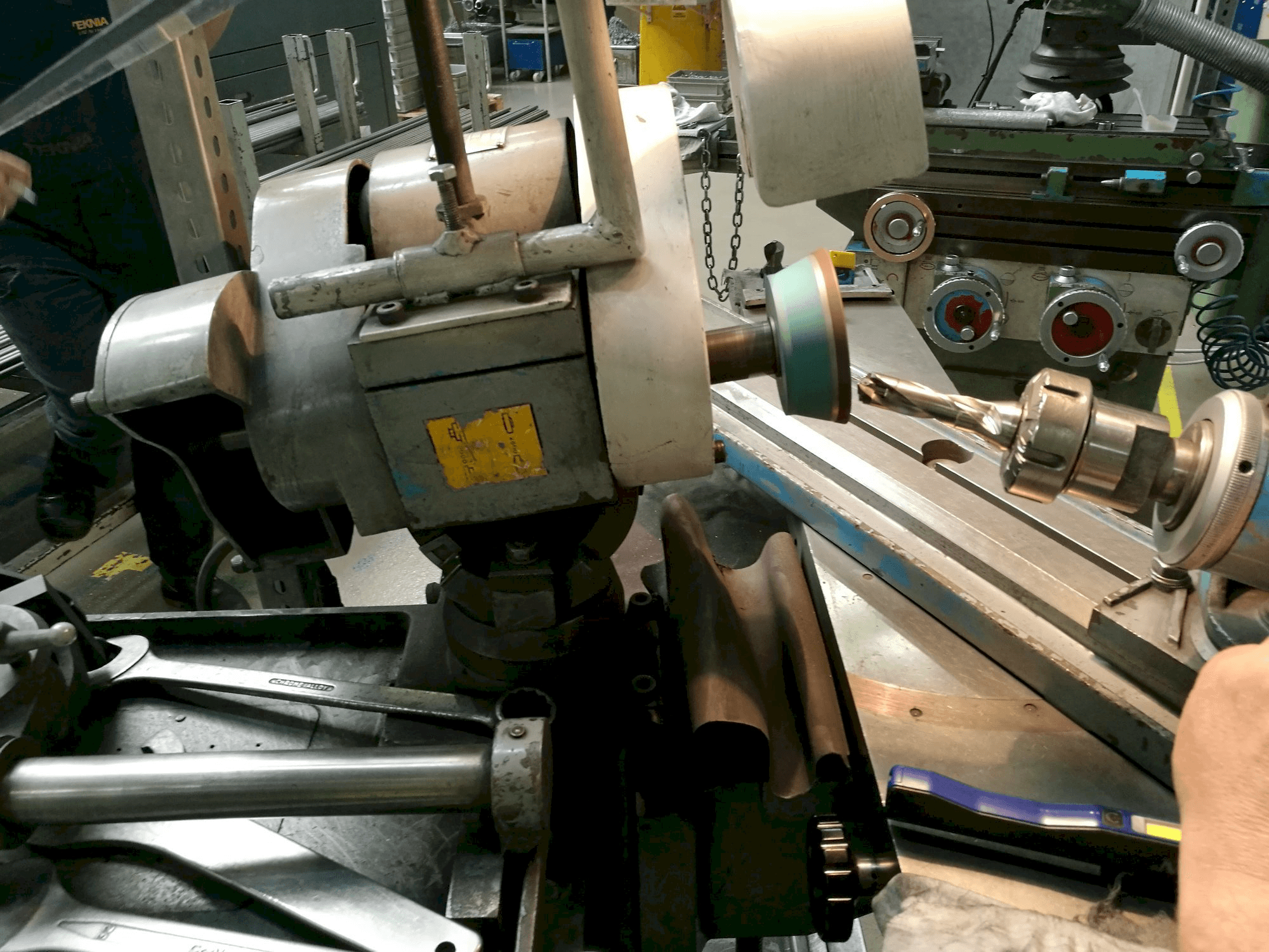 Čelní pohled na ELITE AR5-E stroj