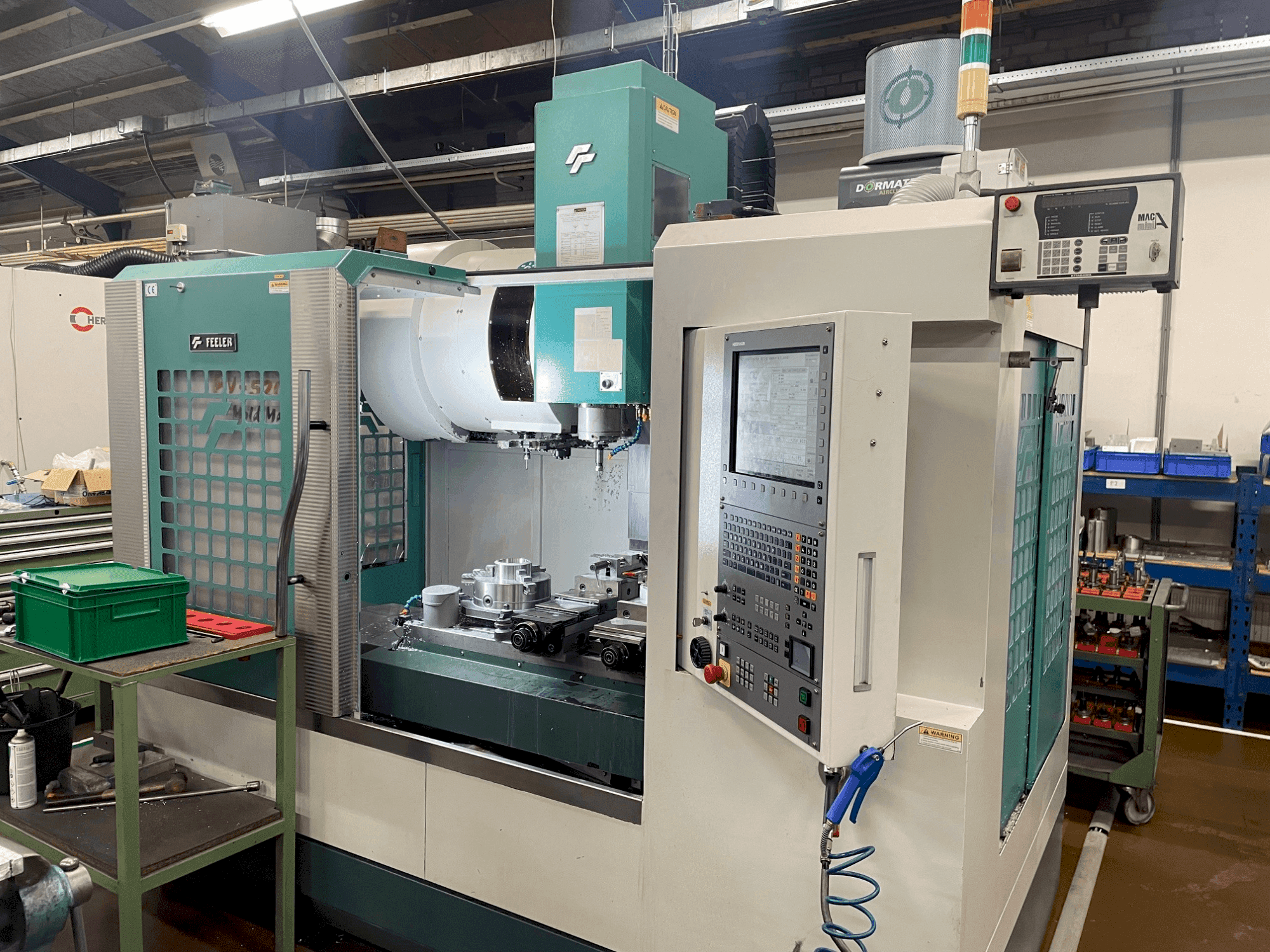 Čelní pohled na Feeler EV-520 plus A stroj