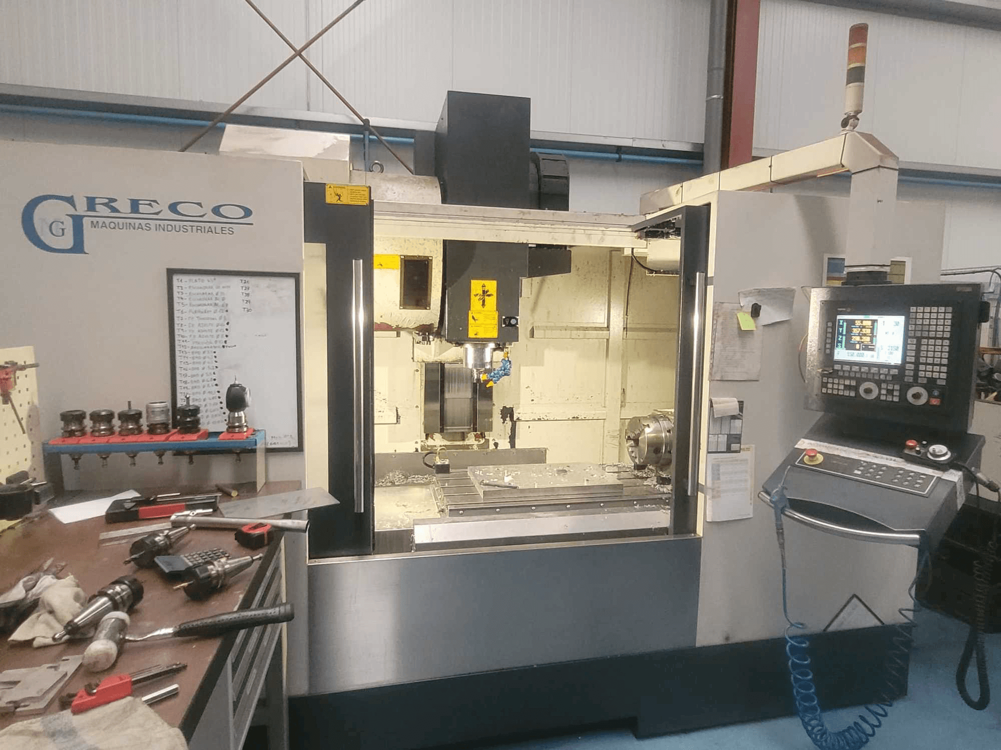 Čelní pohled na Finitech SMV-1270-3B stroj