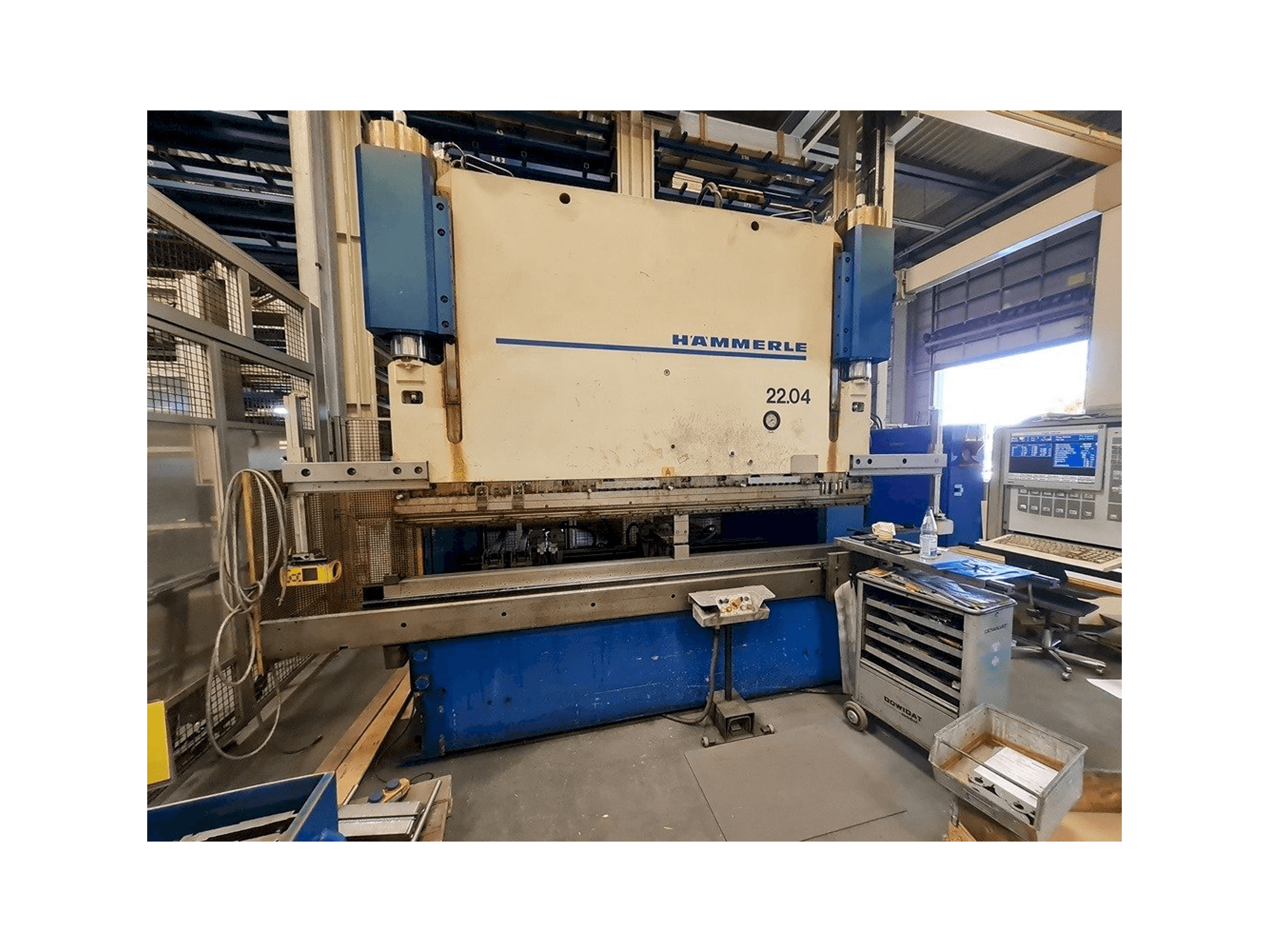 Čelní pohled na HAMMERLE AP 200-3100 stroj