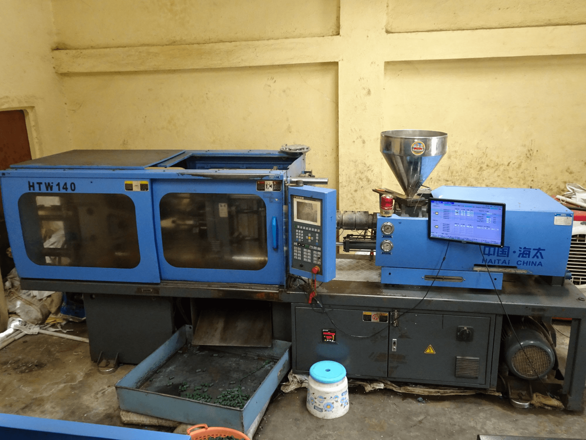 Čelní pohled na HAITAI HTW 140 stroj