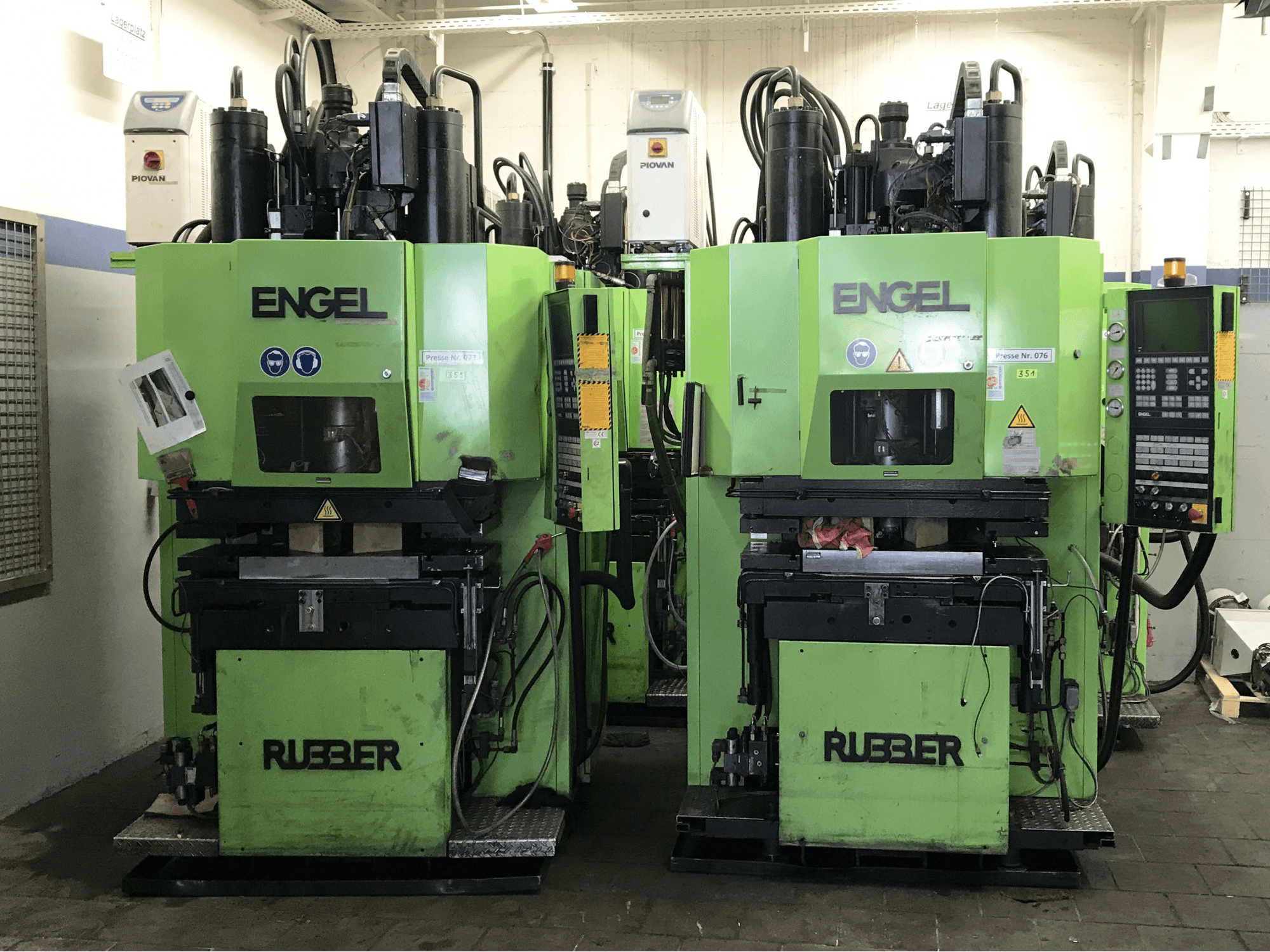 Čelní pohled na ENGEL ES 200/45 VHTL stroj