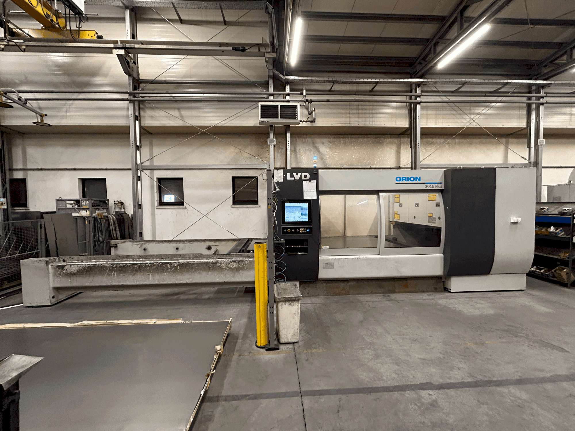 Čelní pohled na LVD Orion 3015 Plus stroj