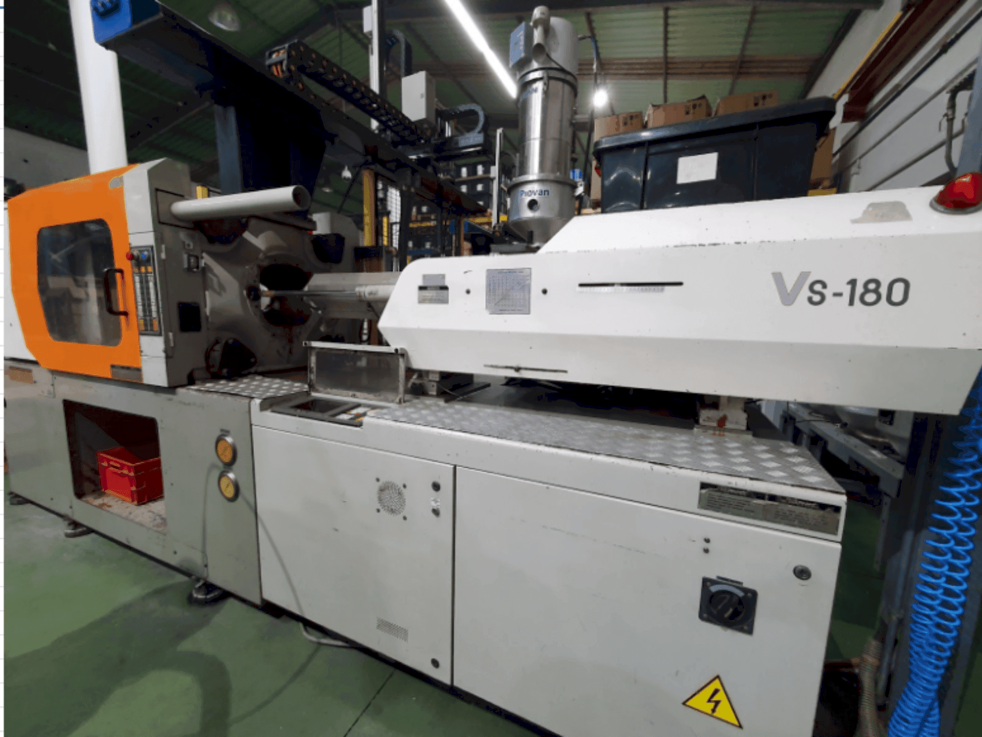 Čelní pohled na Victor VS180 stroj