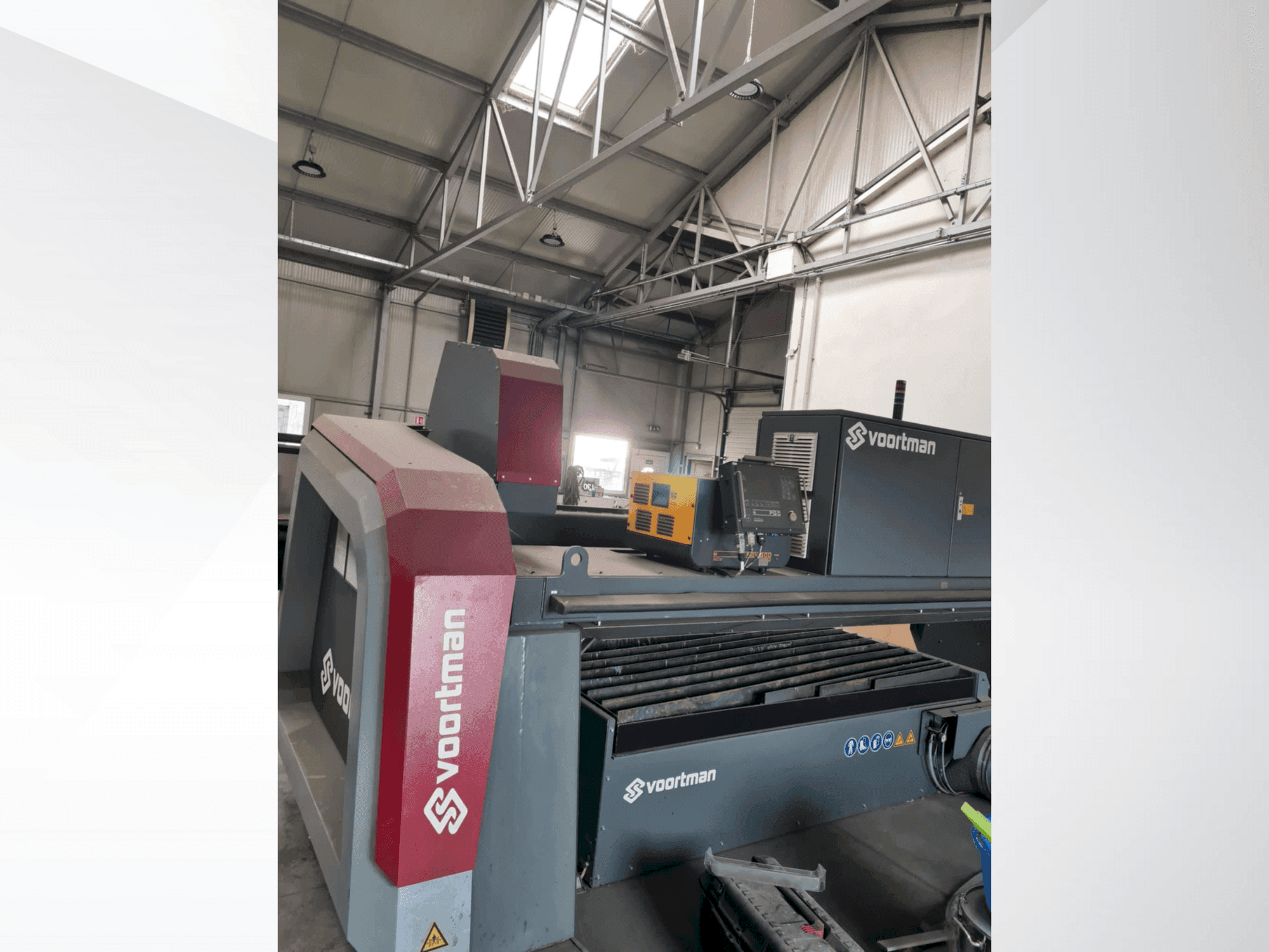 Čelní pohled na VOORTMAN V304 stroj
