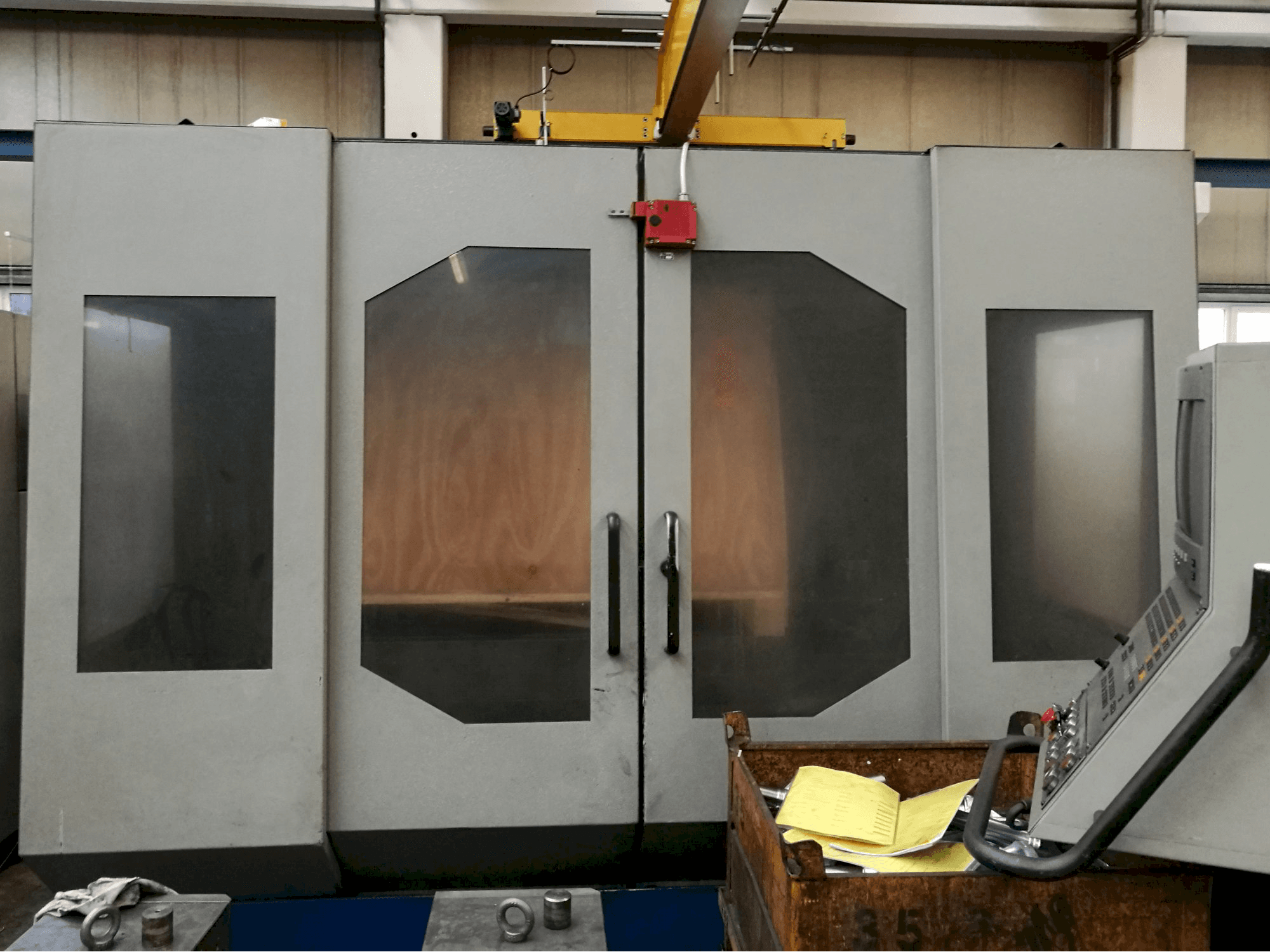 Čelní pohled na Strojtos FGS 50 CNC stroj