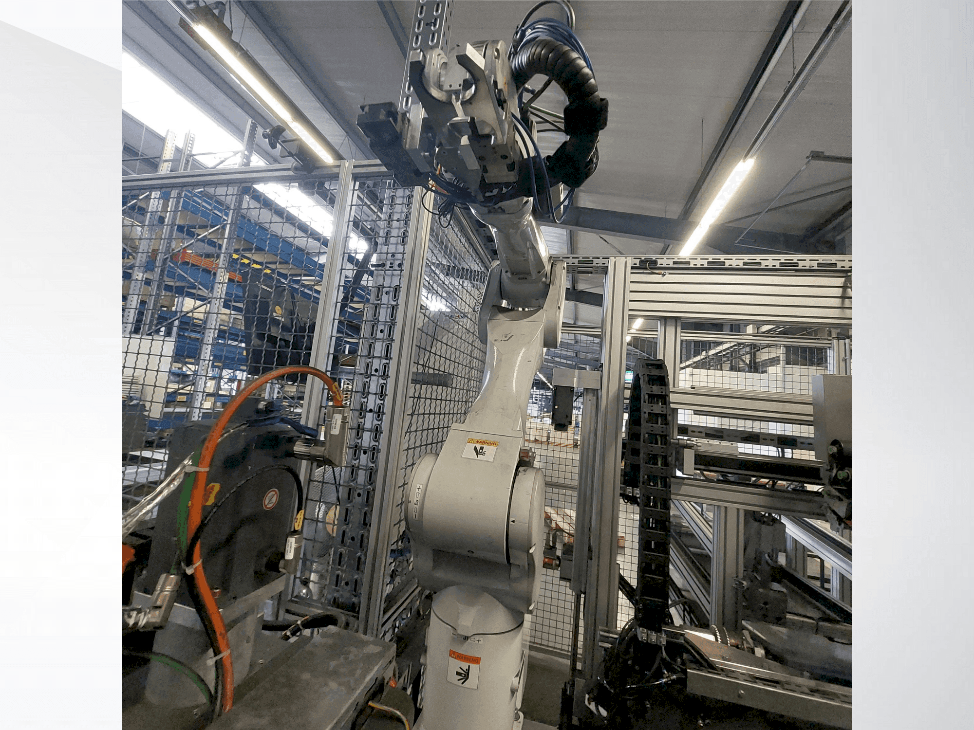 Čelní pohled na EPSON C8A-1401 S stroj