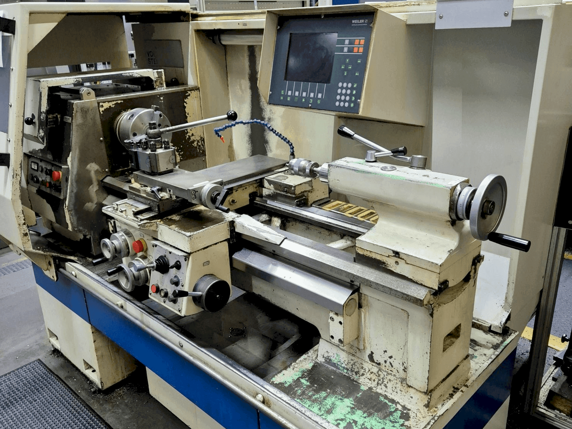 Čelní pohled na Weiler E 35 stroj