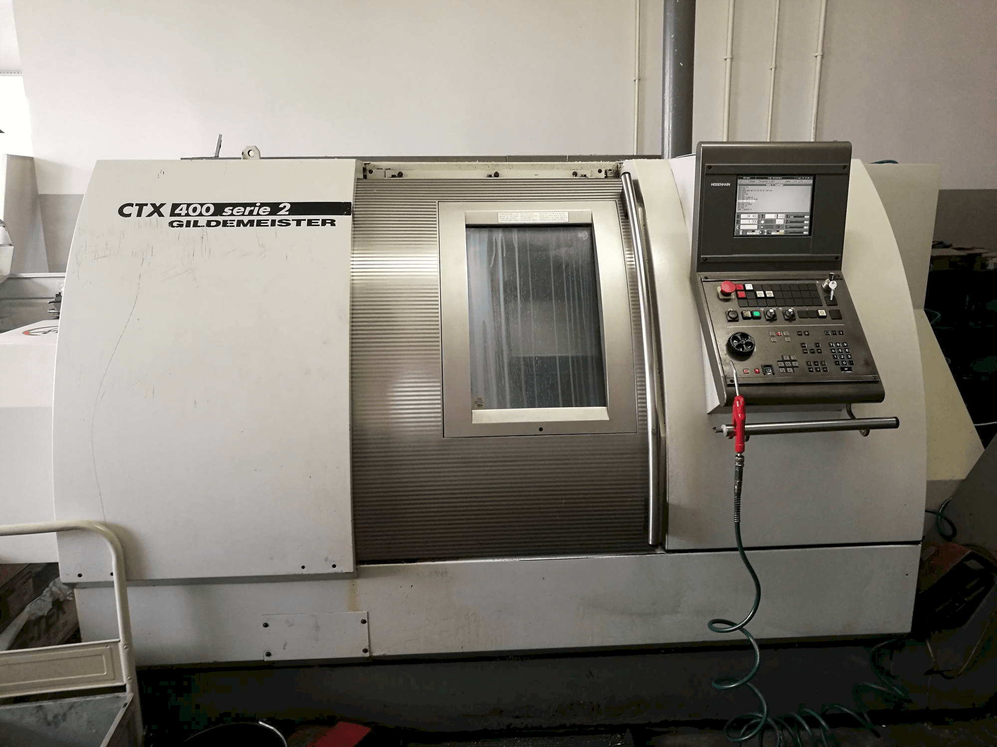 Čelní pohled na Gildemeister CTX 400 S2 stroj