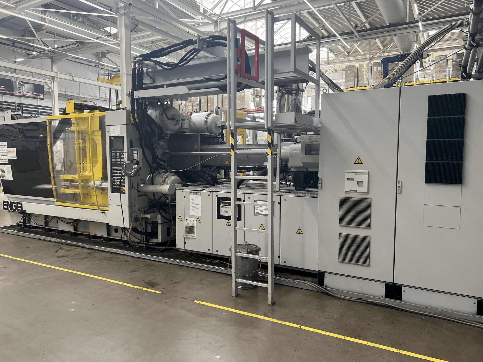 Čelní pohled na Engel Duo 4550/650 stroj