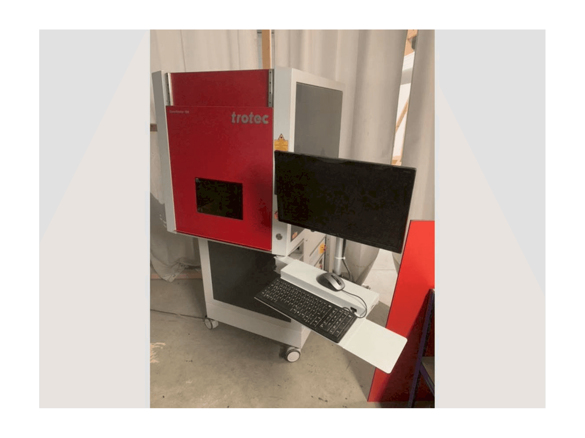 Čelní pohled na Trotec Speedmarker 700 SM700HT stroj