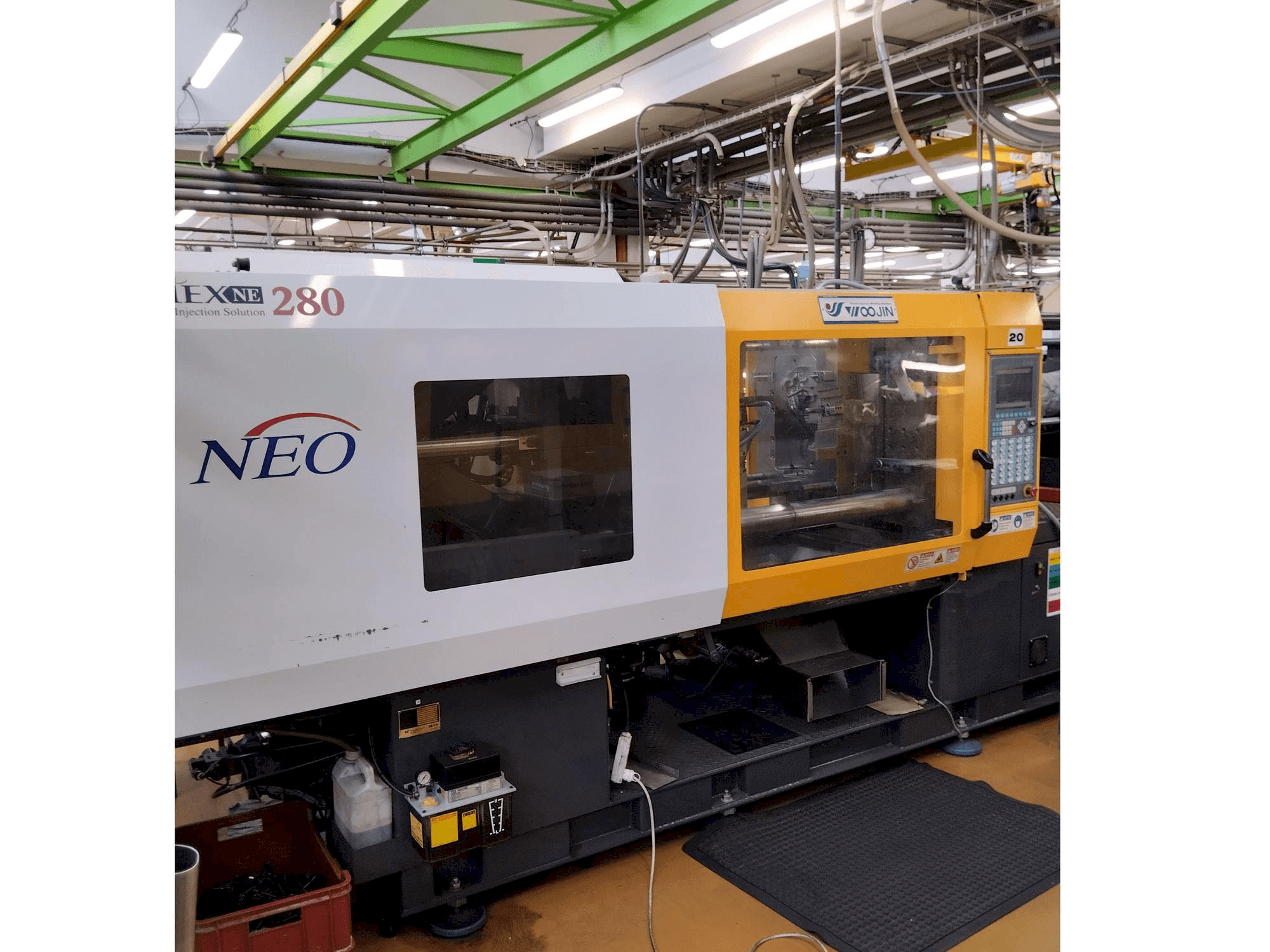 Čelní pohled na Selex NE 280 stroj