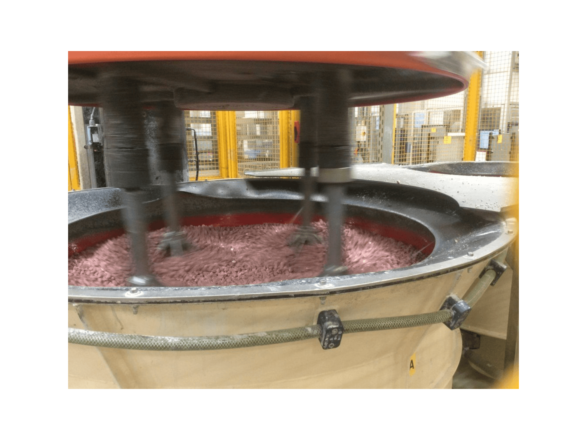 Čelní pohled na Rosler R4/1300.2 SF stroj