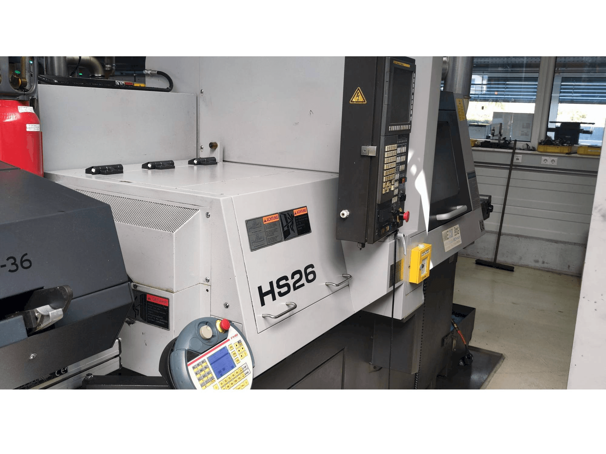 Levý boční pohled na TSUGAMI HS26 stroj