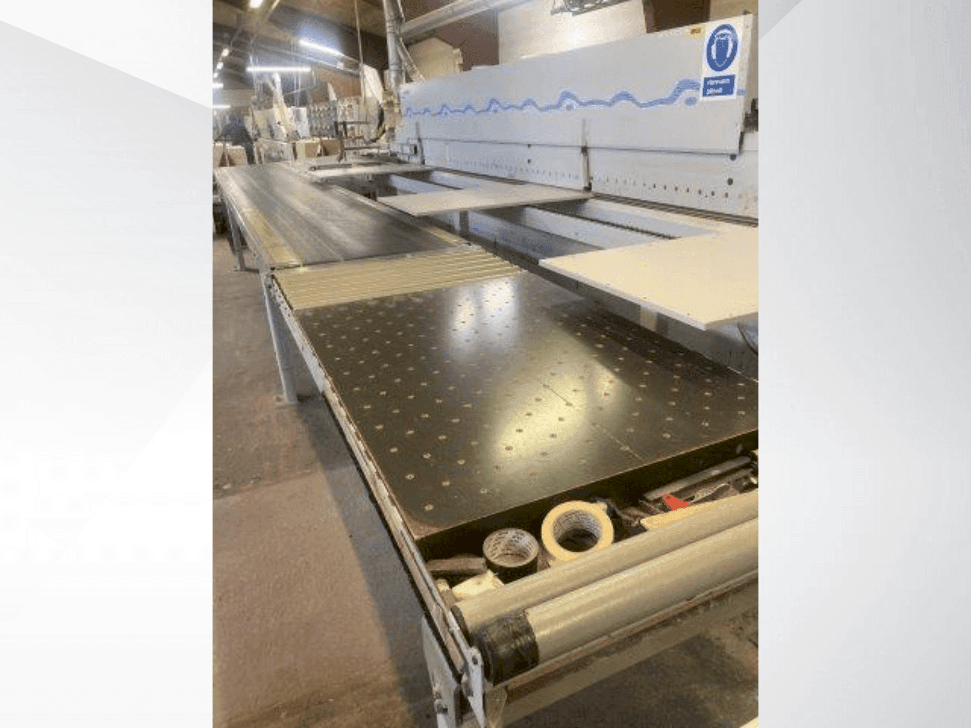 Čelní pohled na BRANDT Ambition 1660 FGC stroj