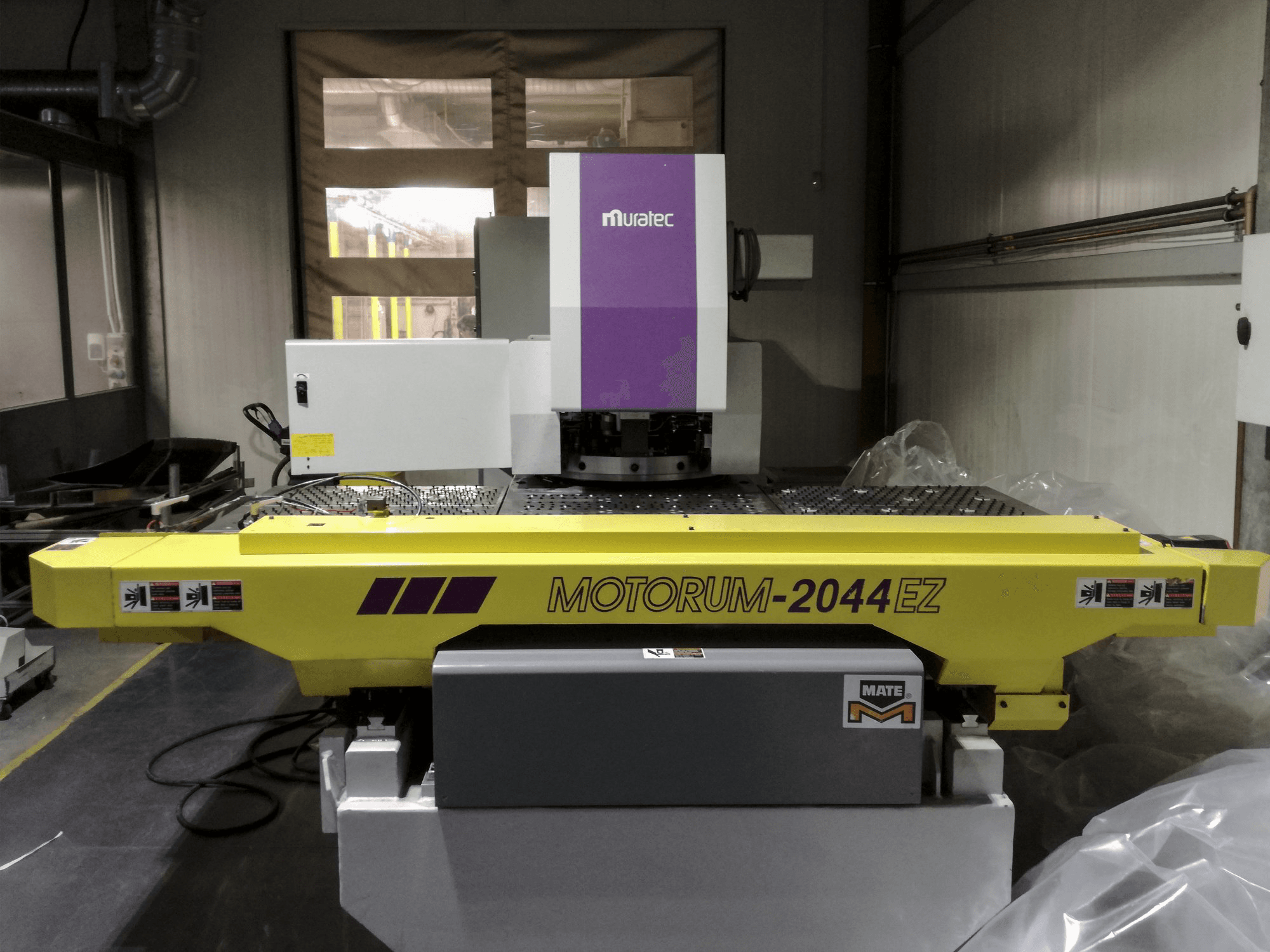 Čelní pohled na Murata Wiedemann M-2044 EZ stroj