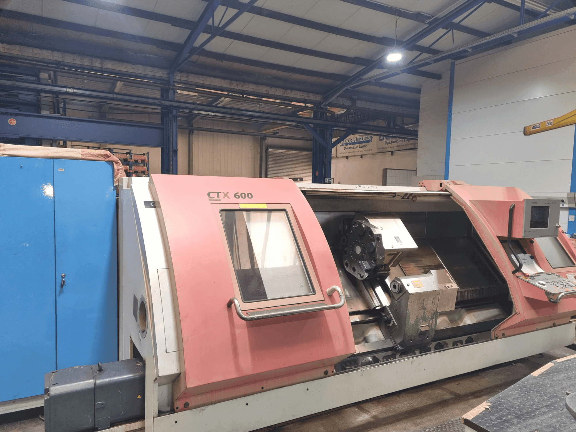 Čelní pohled na Gildemeister CTX 600 stroj