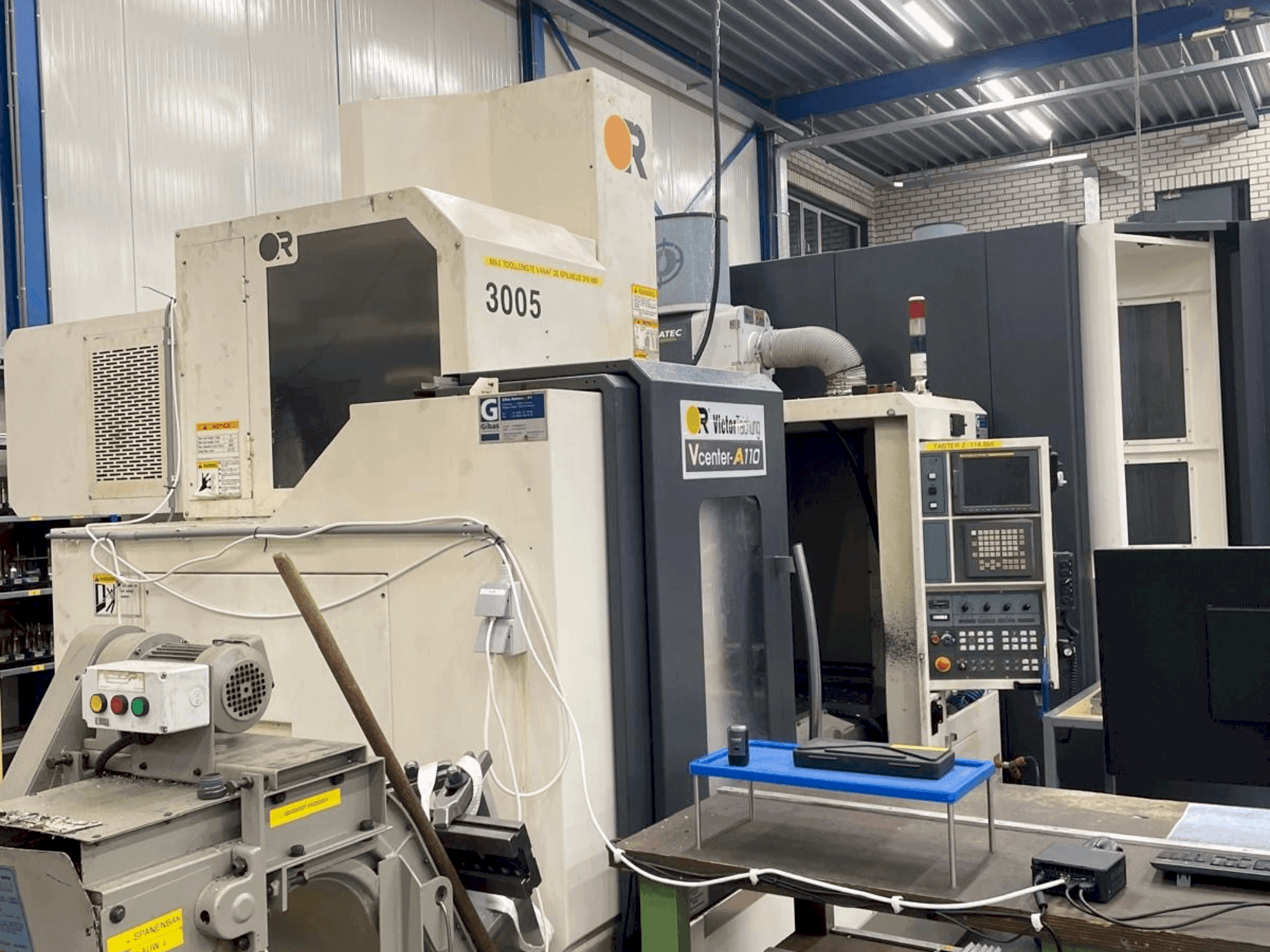 Čelní pohled na VICTOR TAICHUNG A110 stroj