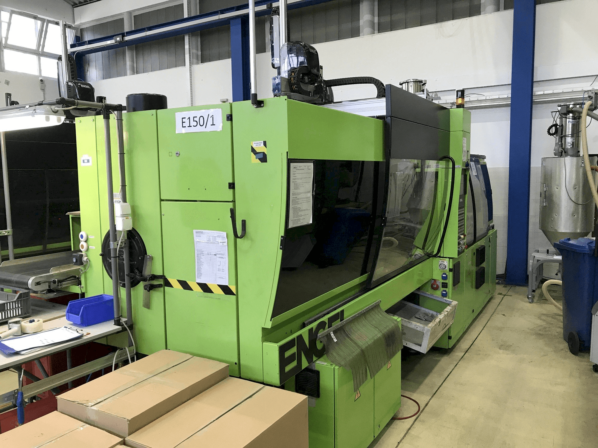 Čelní pohled na ENGEL VC 750/150 Plus stroj