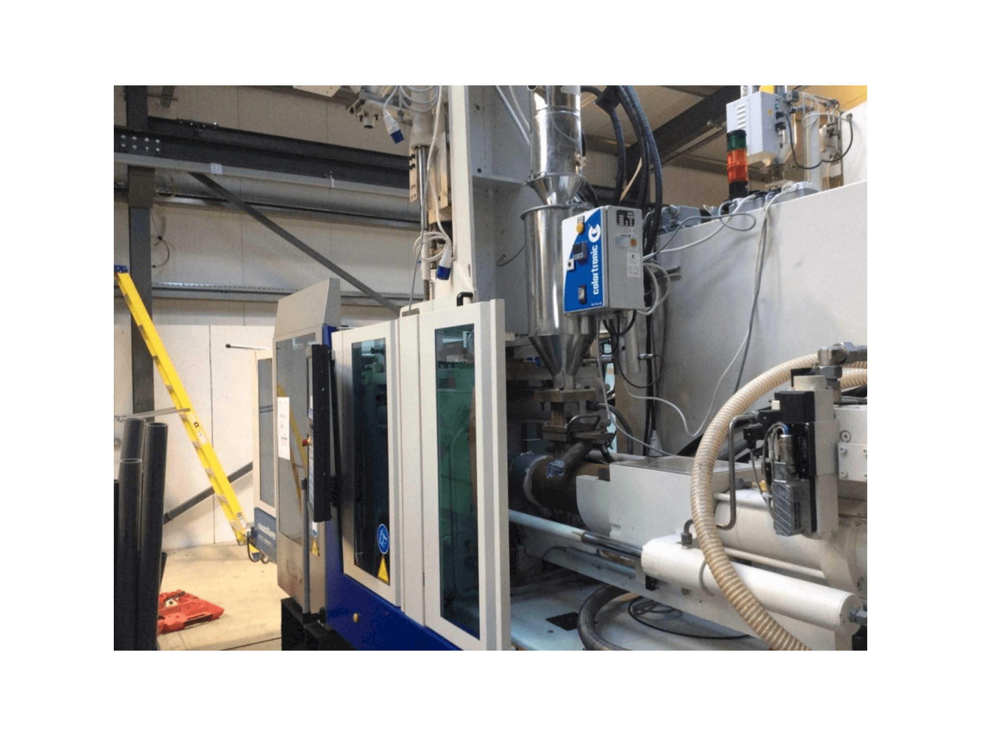 Čelní pohled na Krauss Maffei 80-180-55 CX V stroj