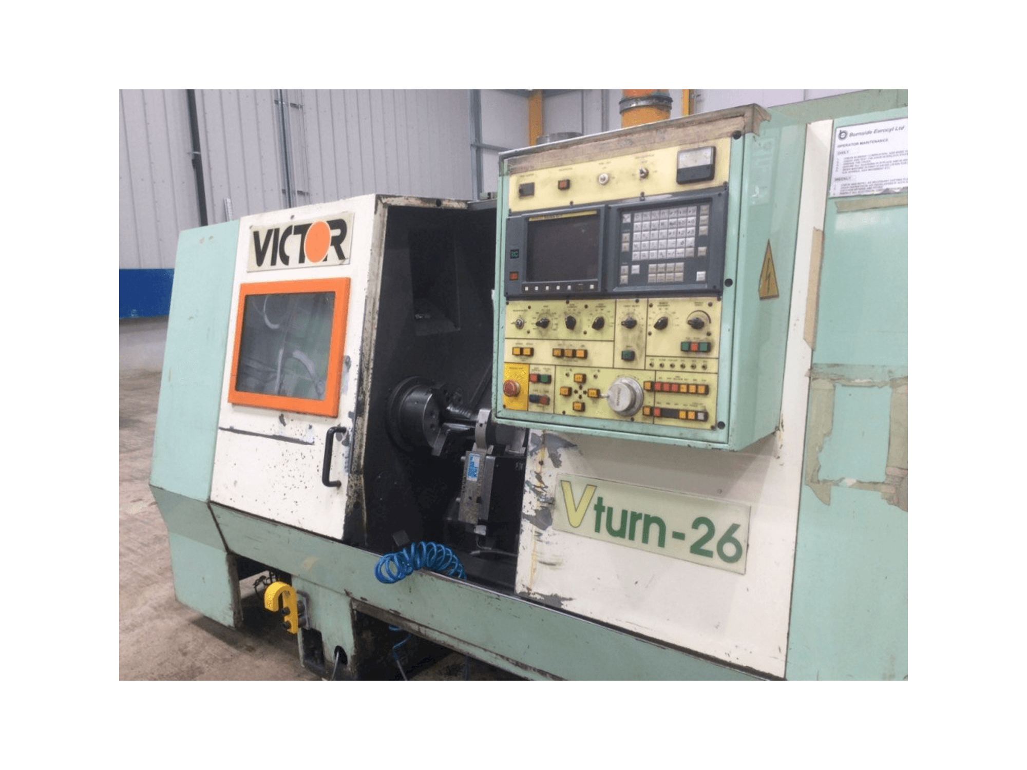 Čelní pohled na Victor V Turn-26 stroj