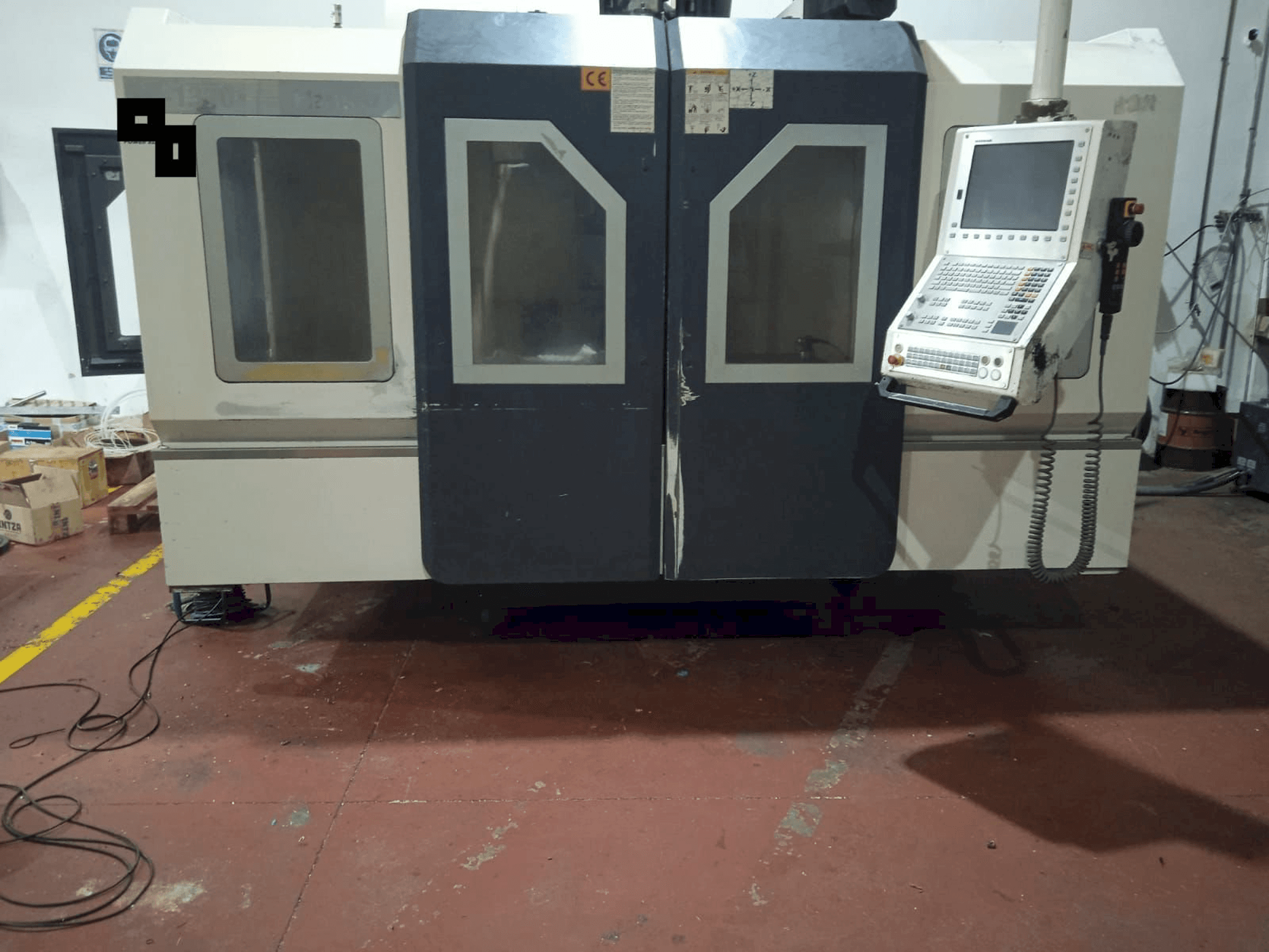 Čelní pohled na Hartford LG-1370 stroj