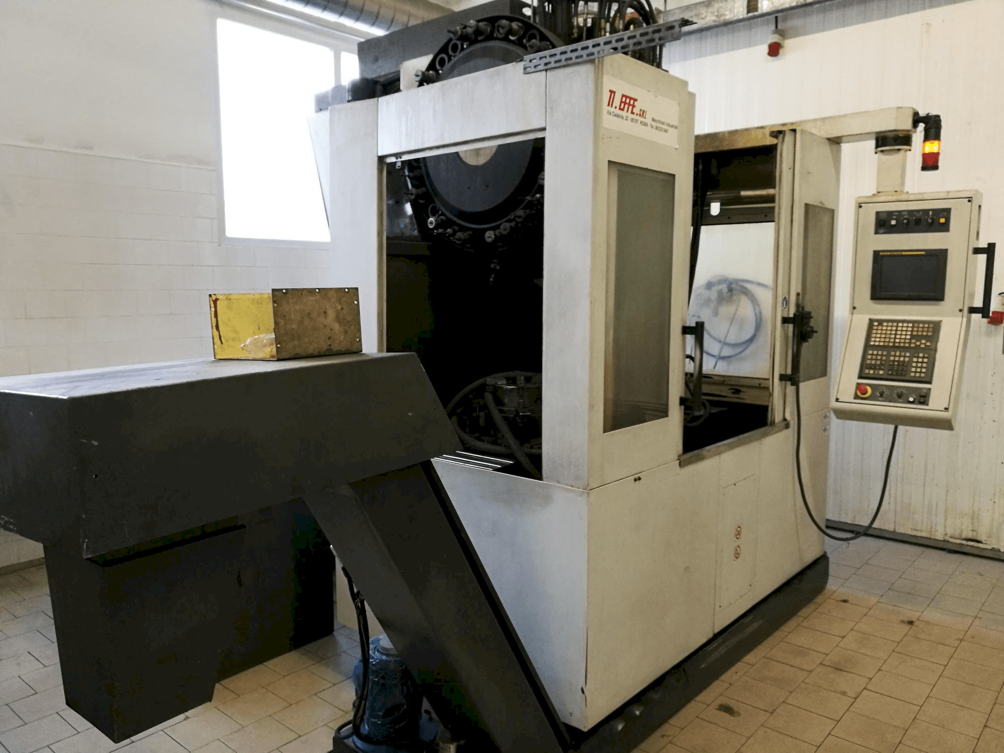 Čelní pohled na RMT Kompakt 8 stroj