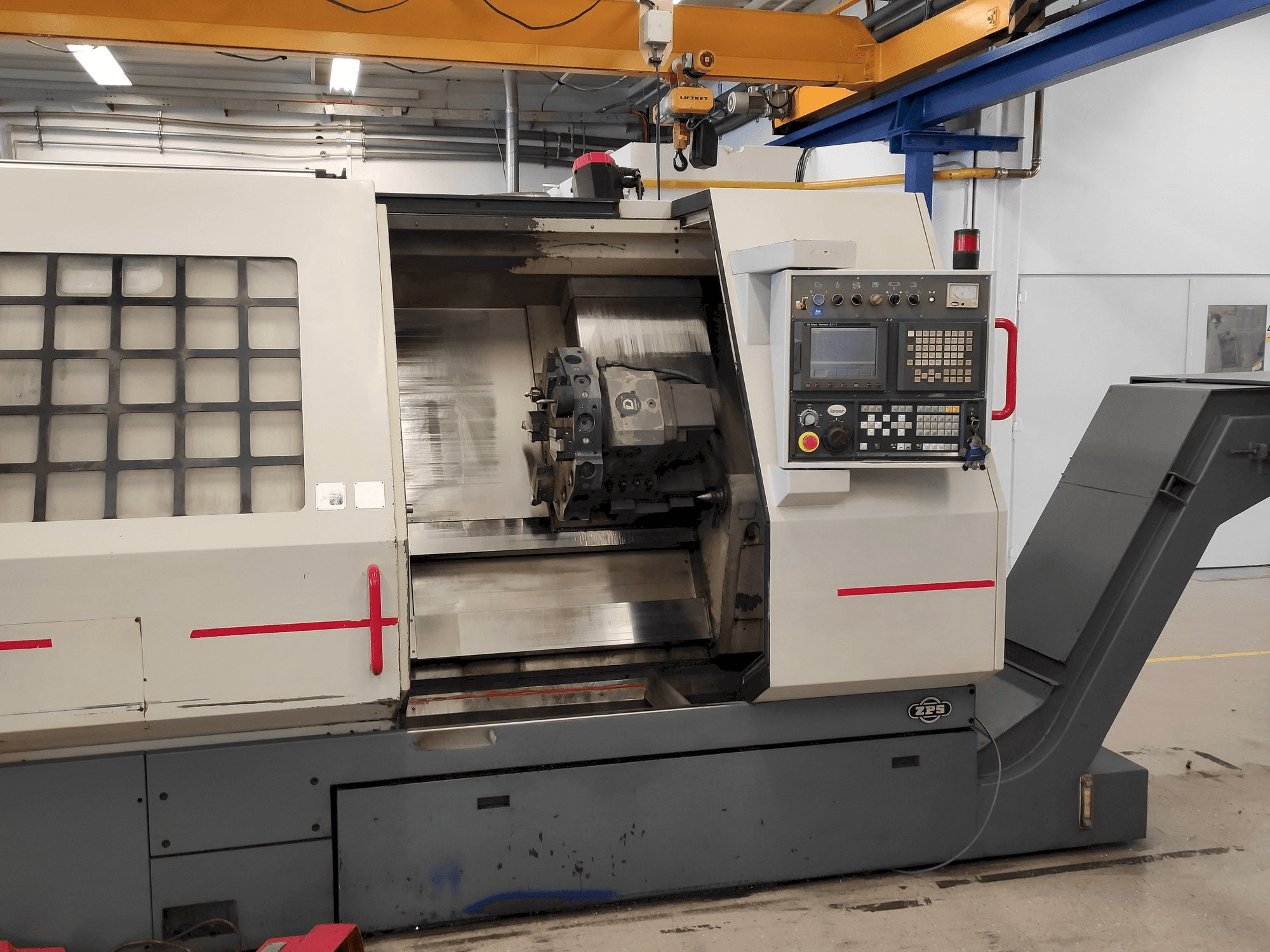 Čelní pohled na ZPS S-80/750 CNC stroj