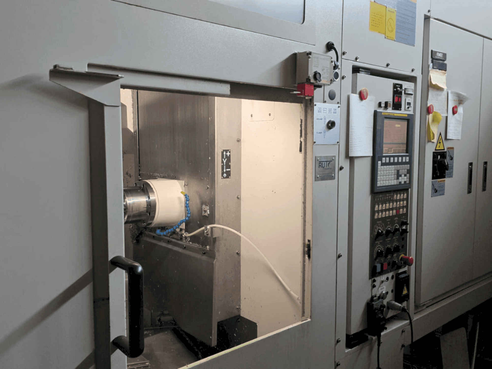 Čelní pohled na Tongtai TMH-400 stroj