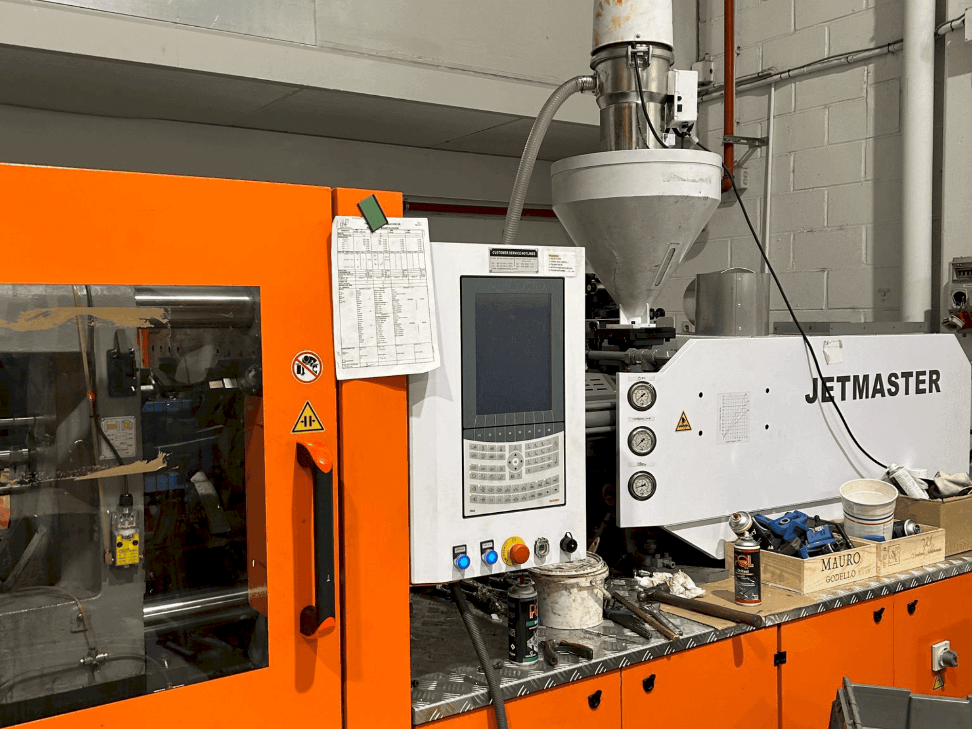 Čelní pohled na CHEN HSONG JM200-MK6e stroj