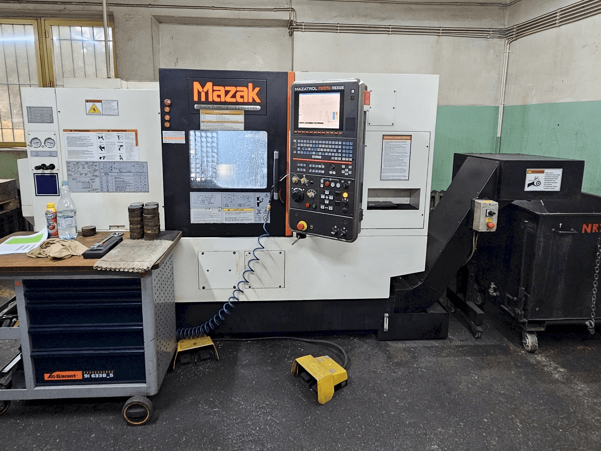 Čelní pohled na Mazak Quickturn Nexus 250-II MS stroj