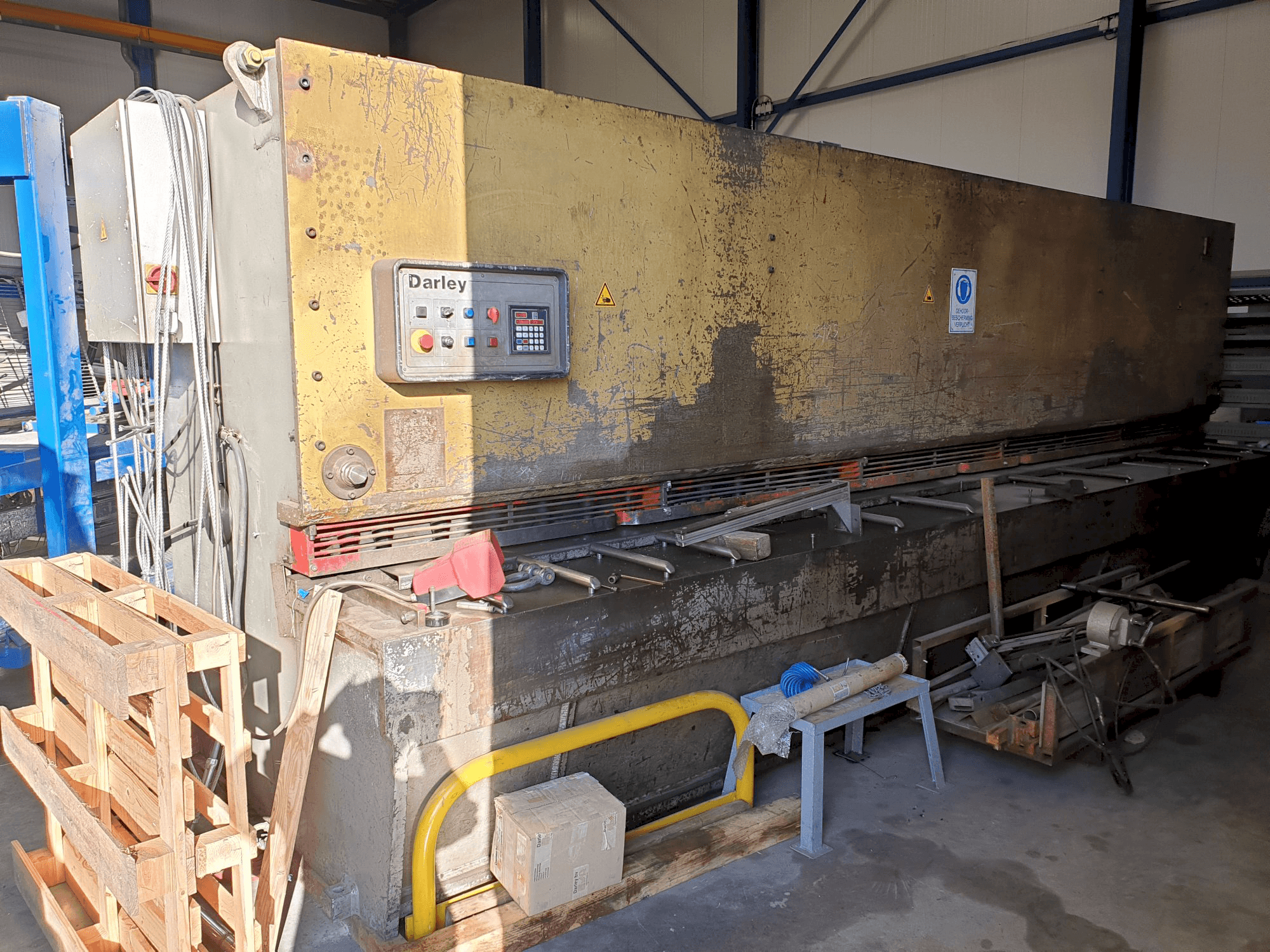 Levý pohled na Darley VS 6100X8 stroj