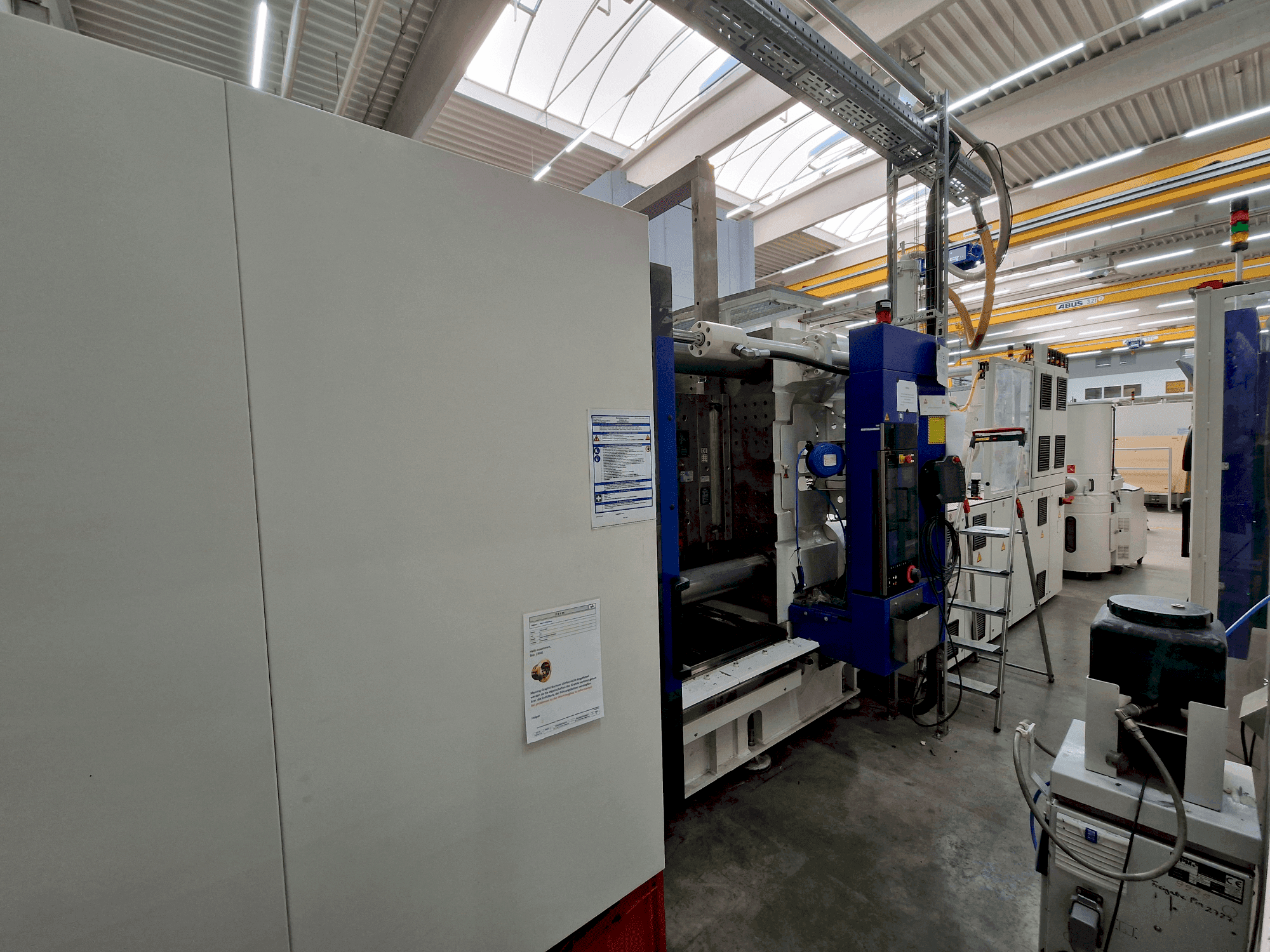 Čelní pohled na Engel duo 2400/650 stroj