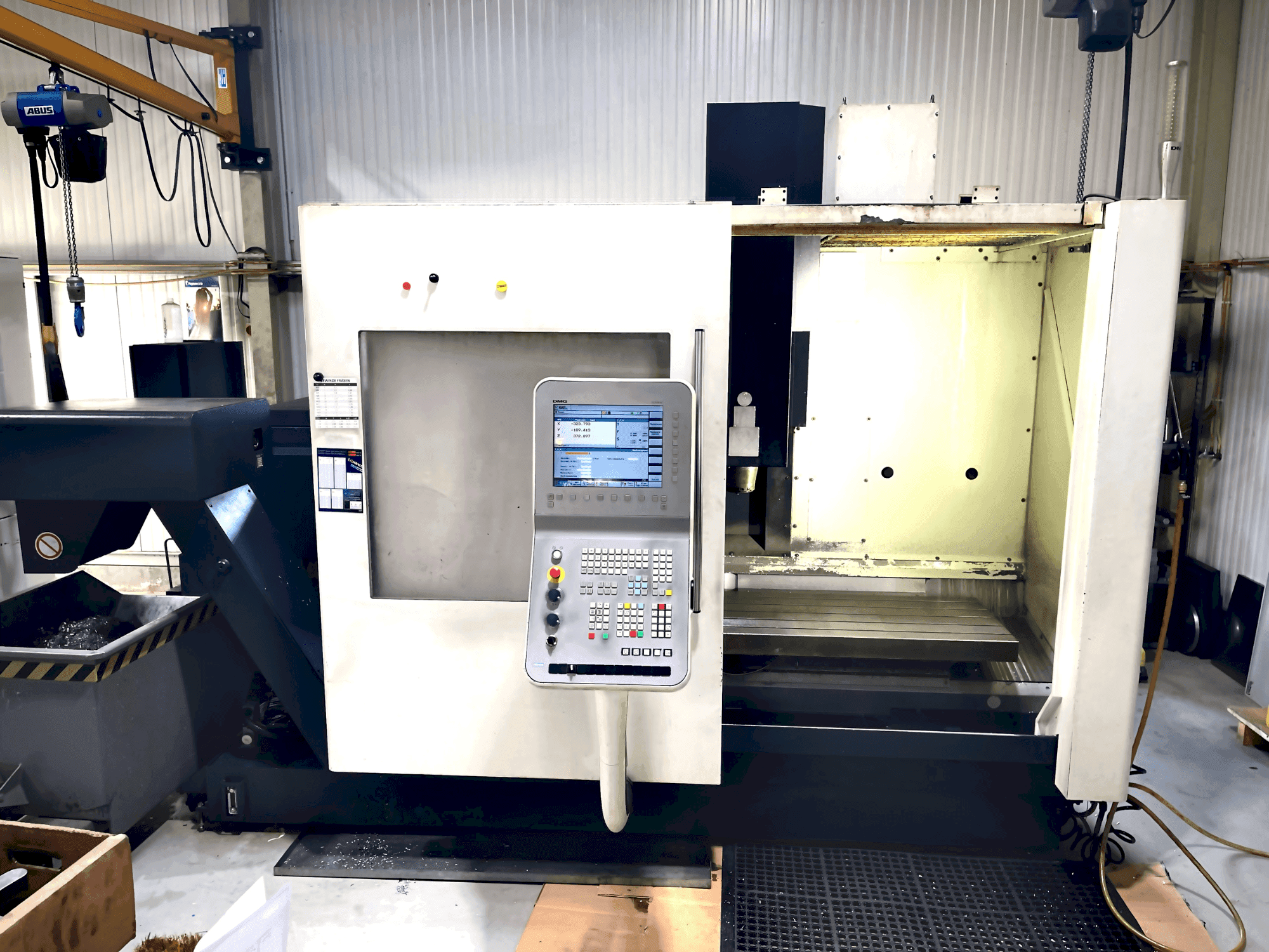 Čelní pohled na DMG MORI DMC 1035 v eco stroj