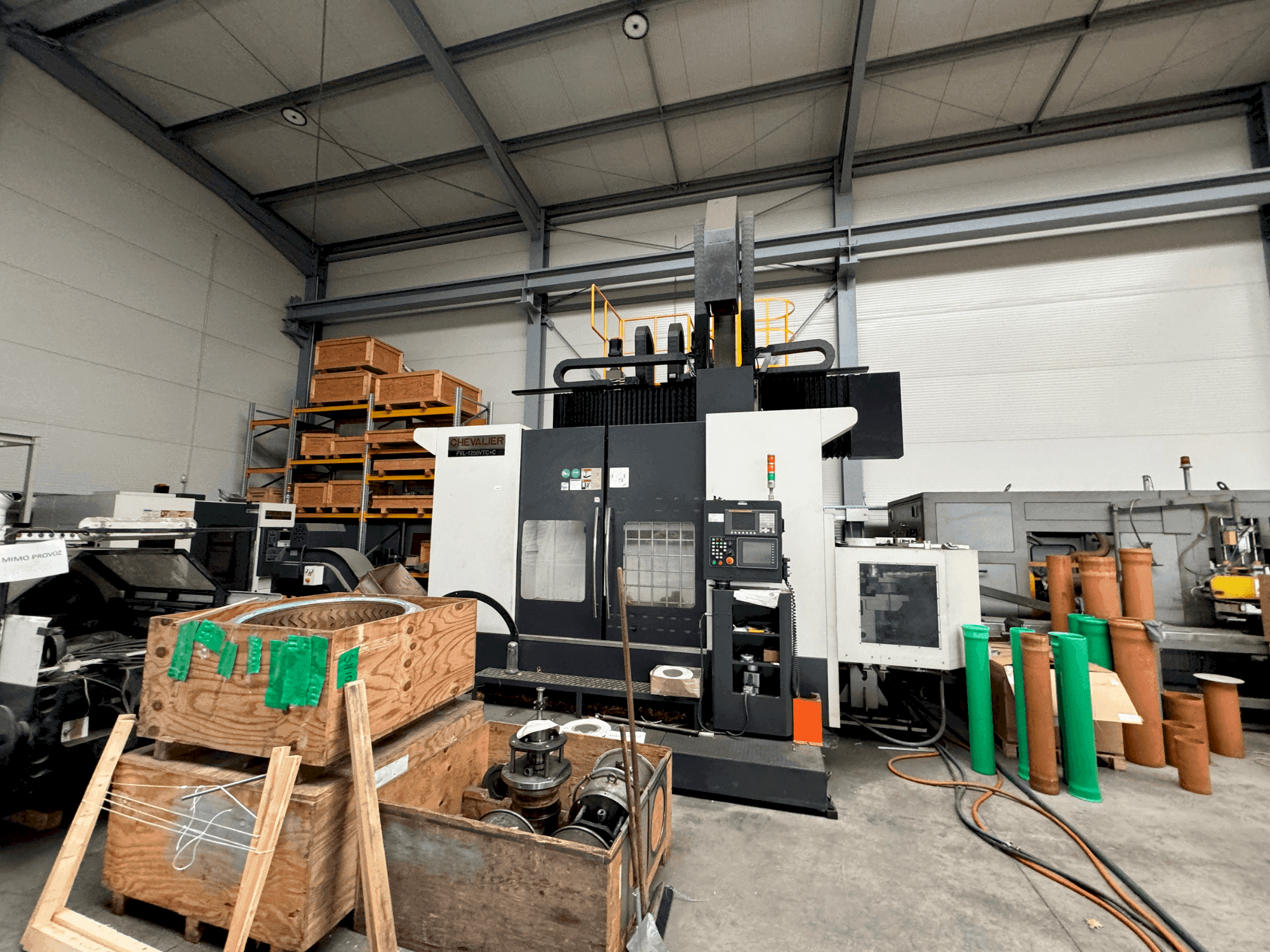 Čelní pohled na Chevalier FVL-1250VTC+C stroj