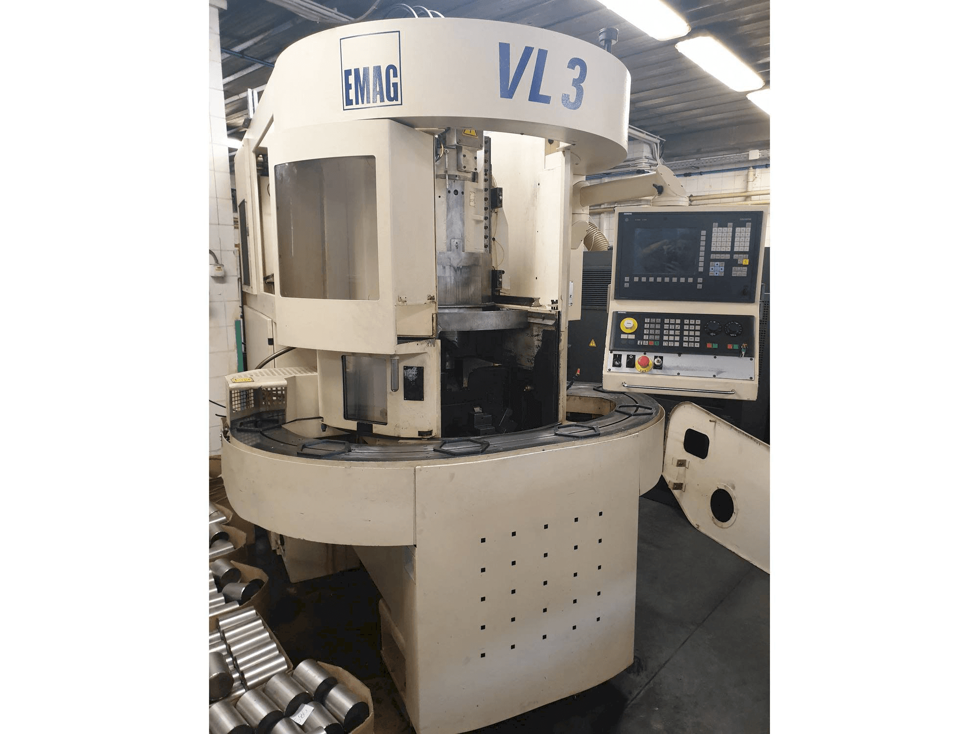 Čelní pohled na EMAG VL 3 stroj