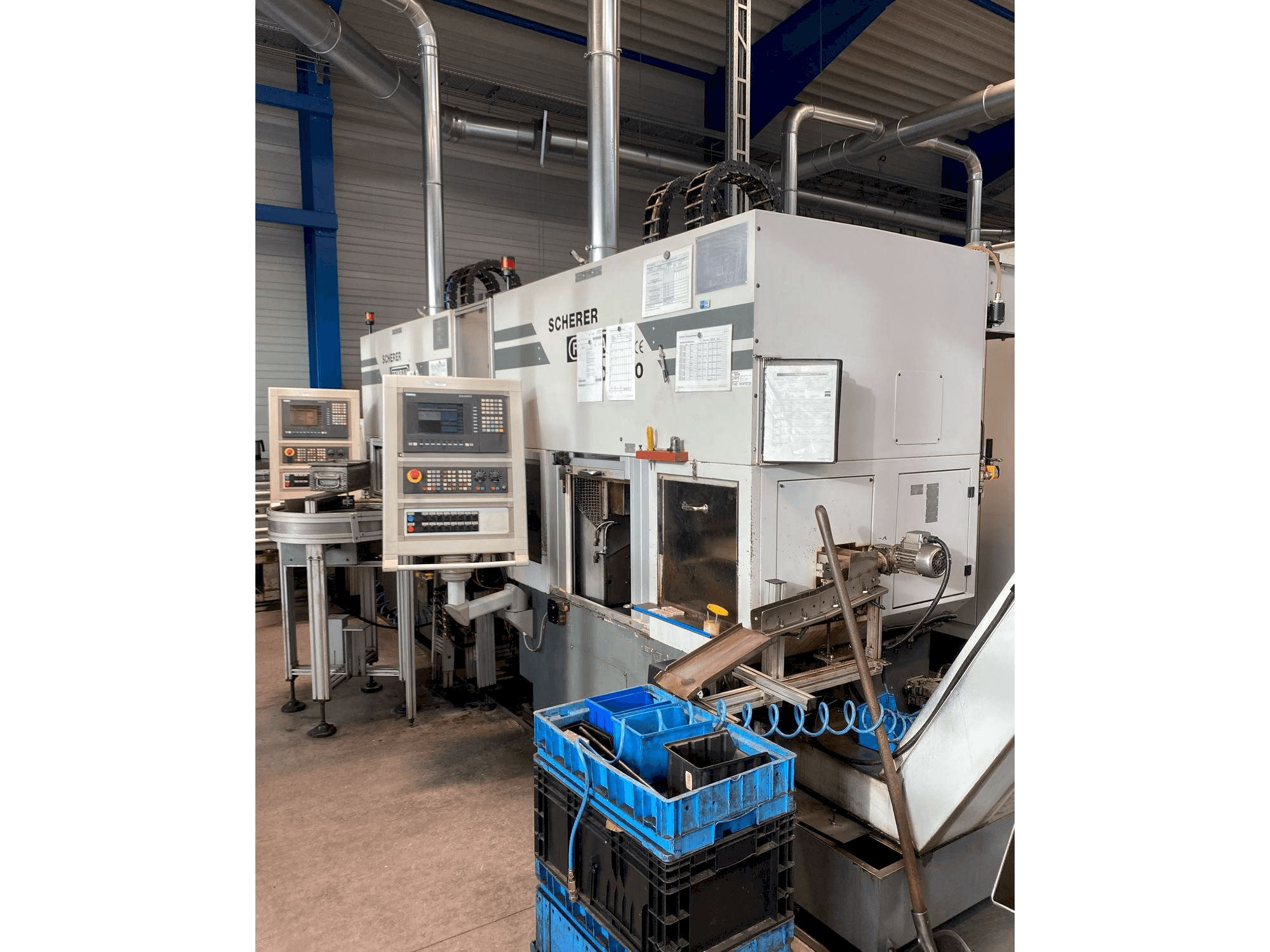 Čelní pohled na Scherer - Feinbau VDZ 100 stroj