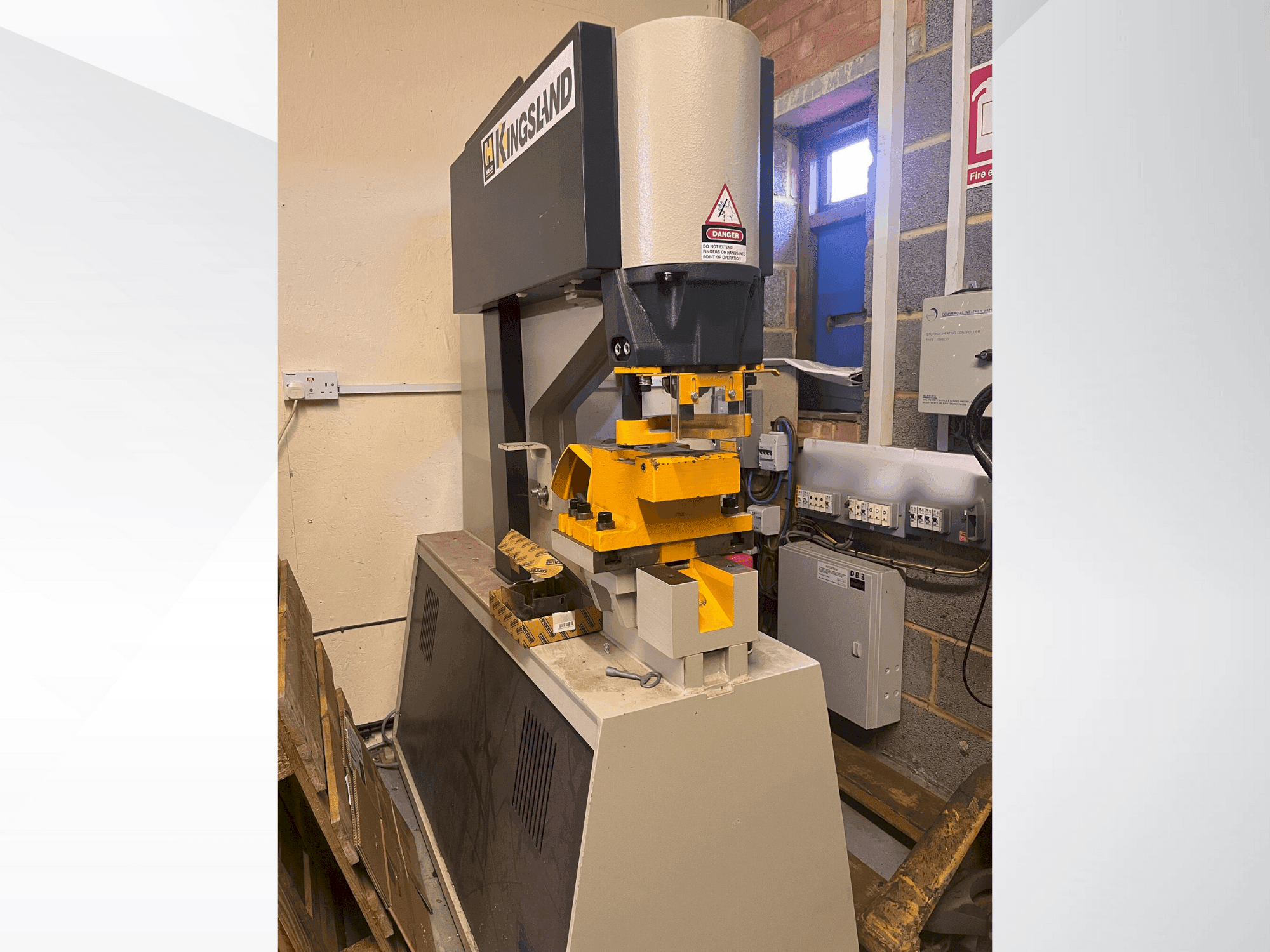 Čelní pohled na HACO Kingsland 60p stroj