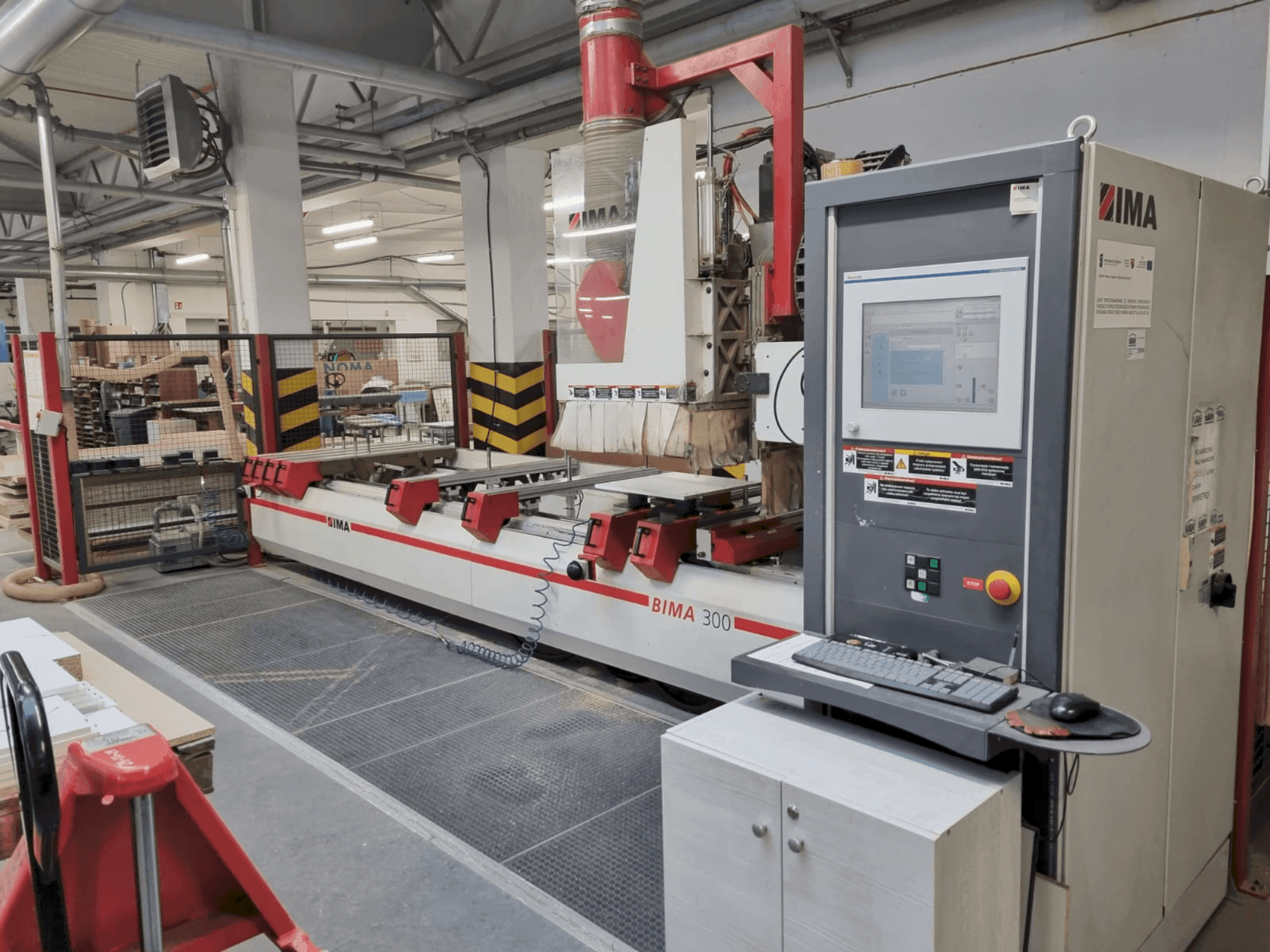Čelní pohled na IMA BIMA 300 stroj