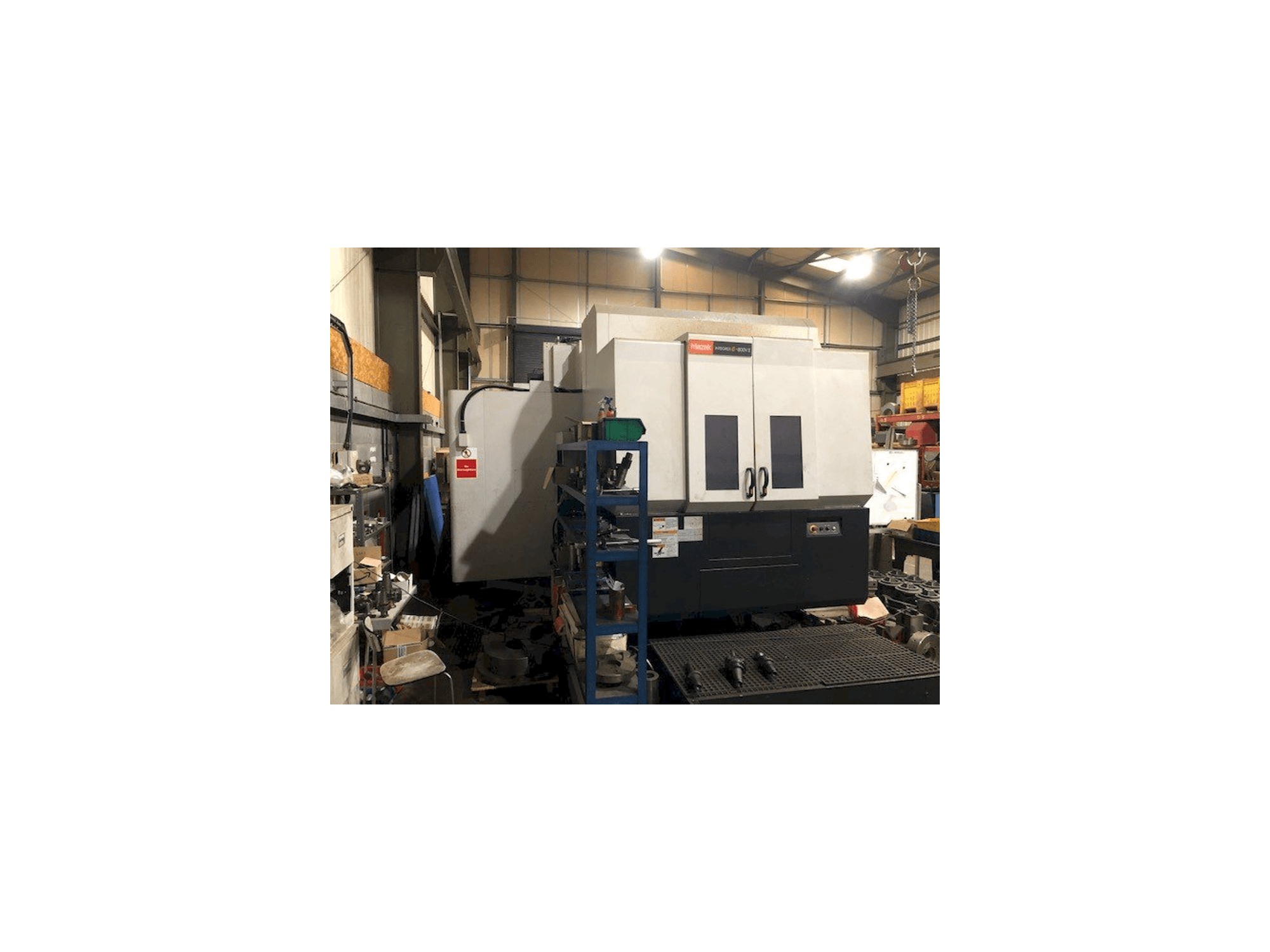 Čelní pohled na Mazak Integrex 800V/5 II E stroj