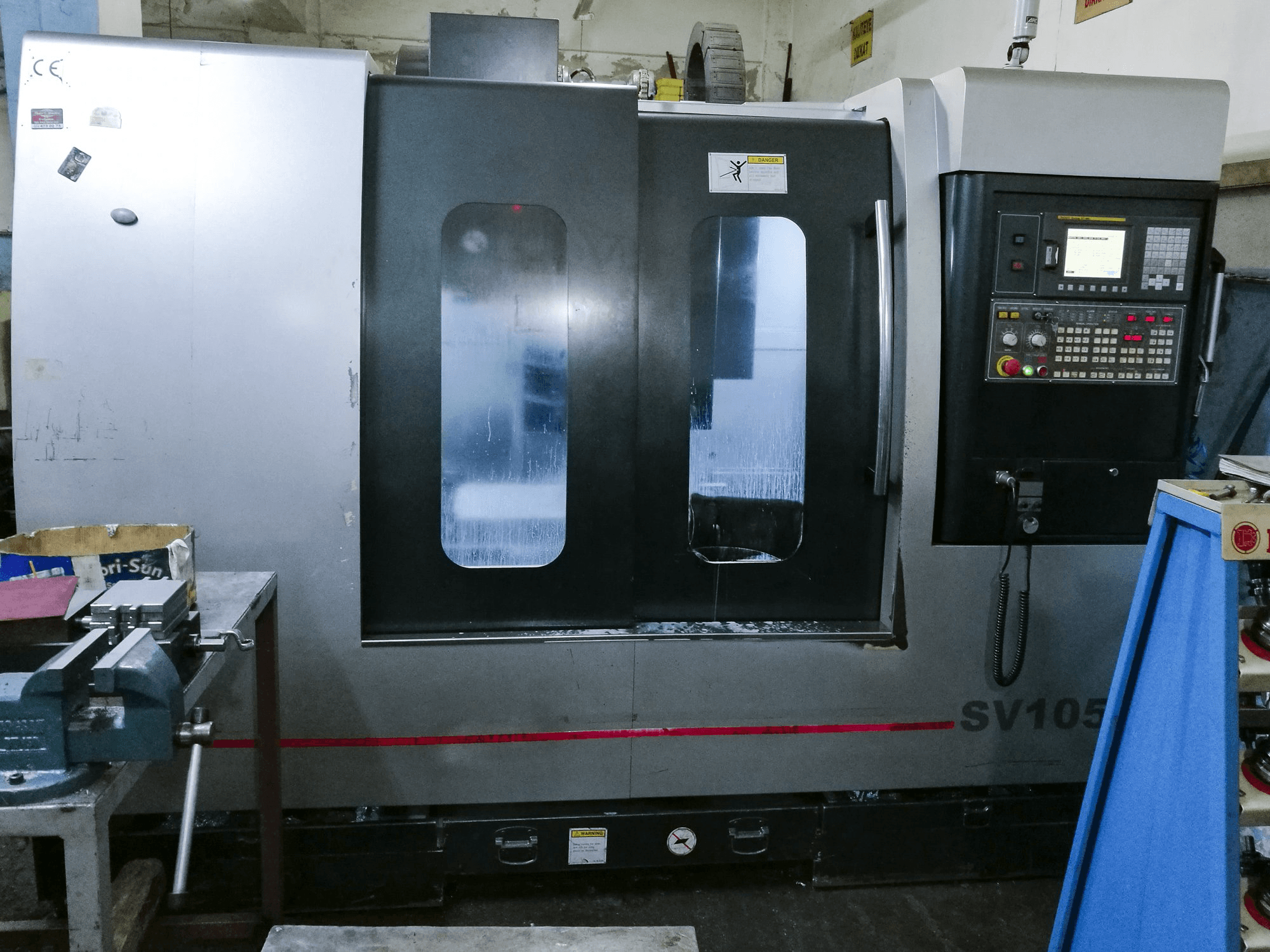 Čelní pohled na Pinnacle SV105 stroj